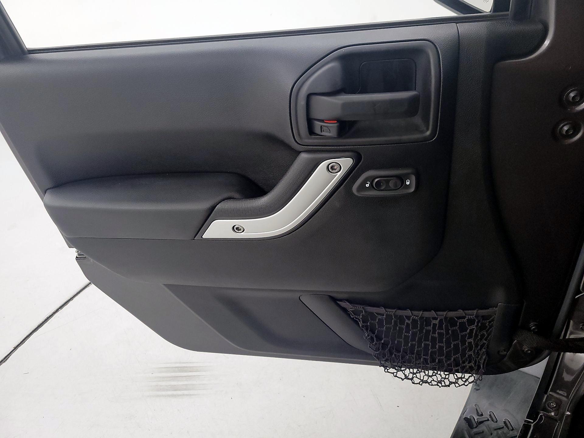 Thumbnail: 2016 Jeep Wrangler - 12