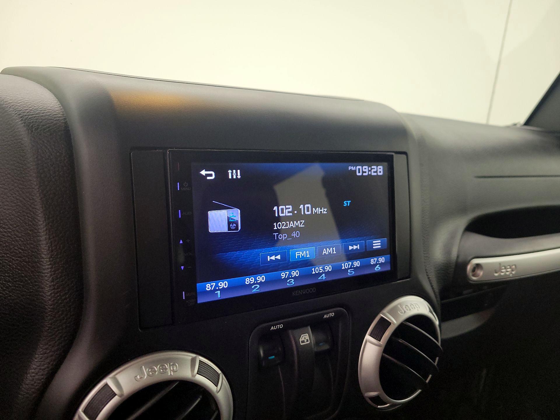 Thumbnail: 2016 Jeep Wrangler - 14