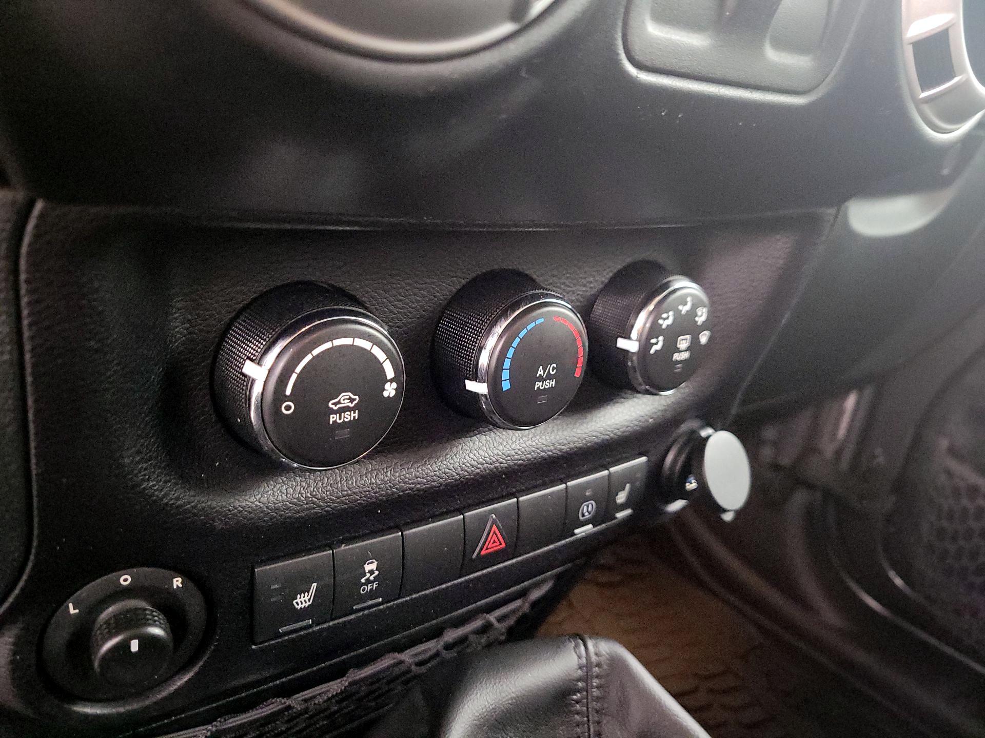 Thumbnail: 2016 Jeep Wrangler - 15