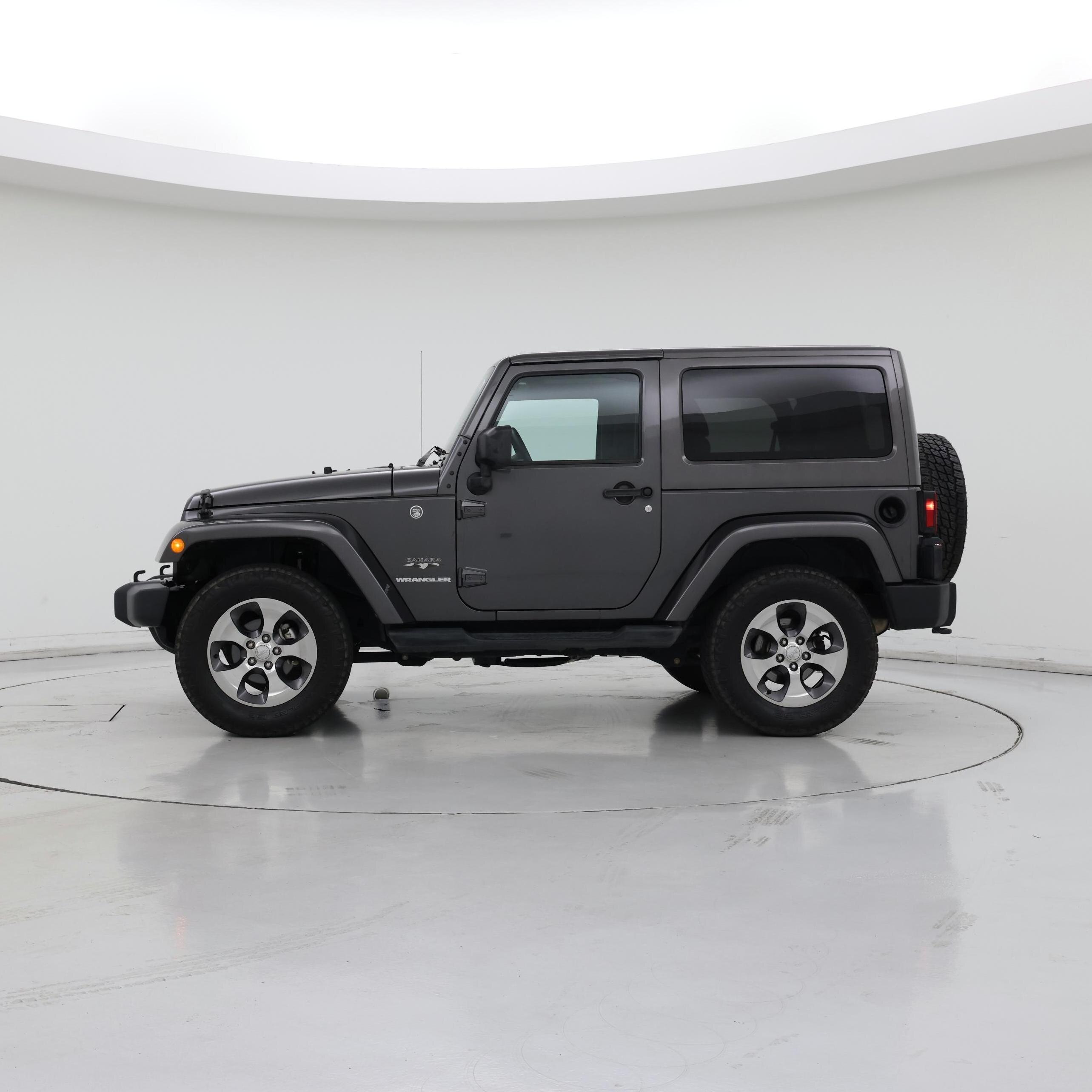 Thumbnail: 2016 Jeep Wrangler - 3
