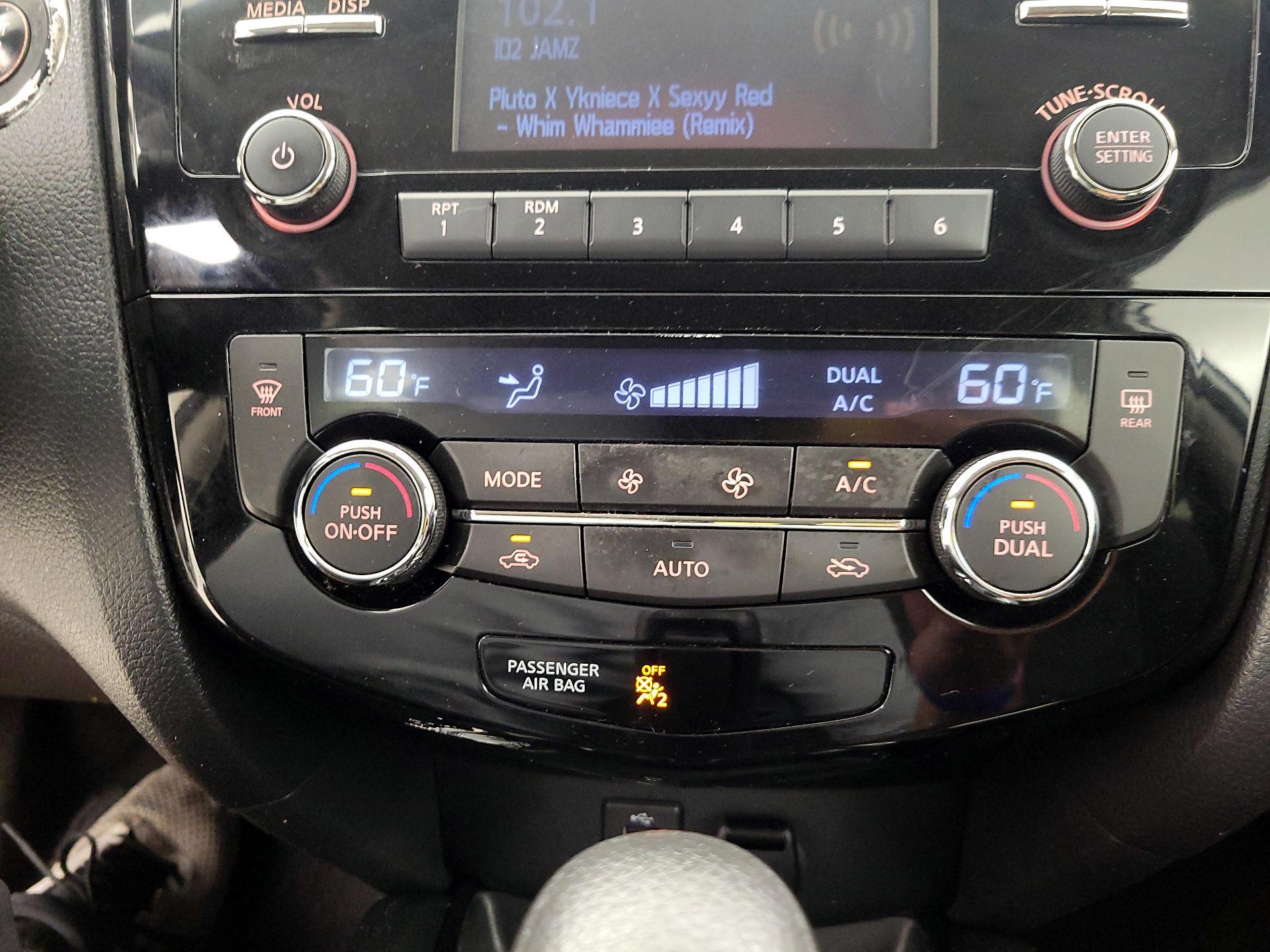 Thumbnail: 2016 Nissan Rogue - 16
