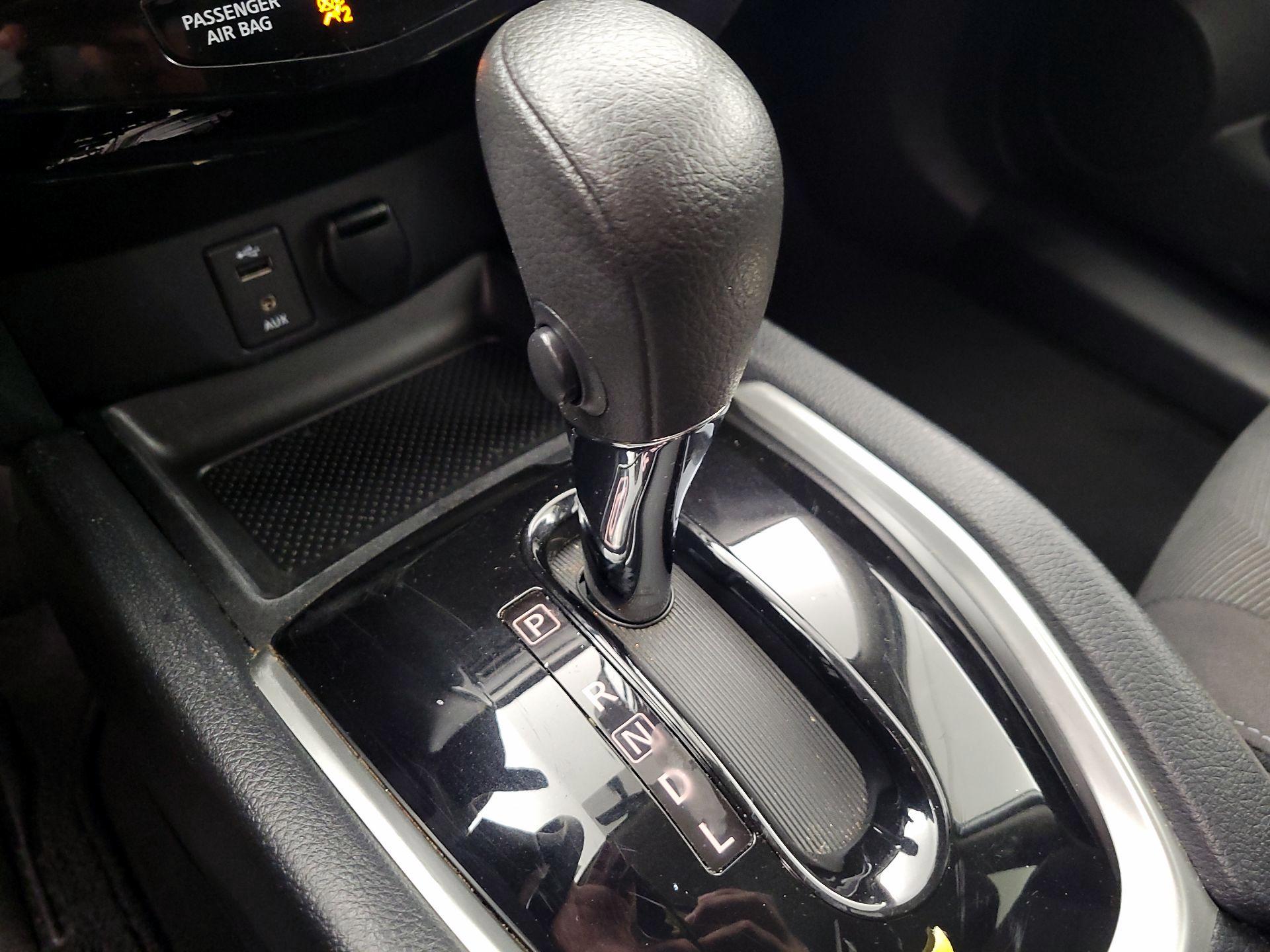 Thumbnail: 2016 Nissan Rogue - 17