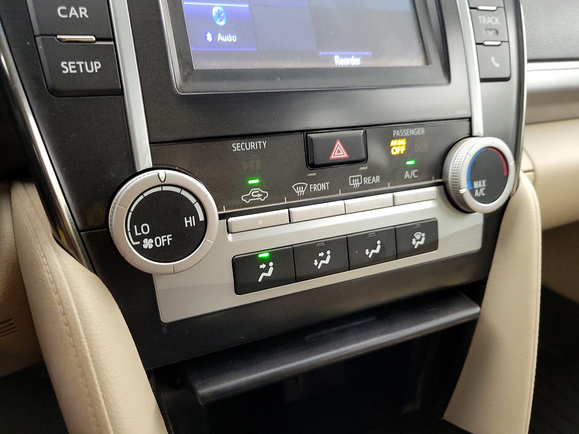 Thumbnail: 2014 Toyota Camry - 16