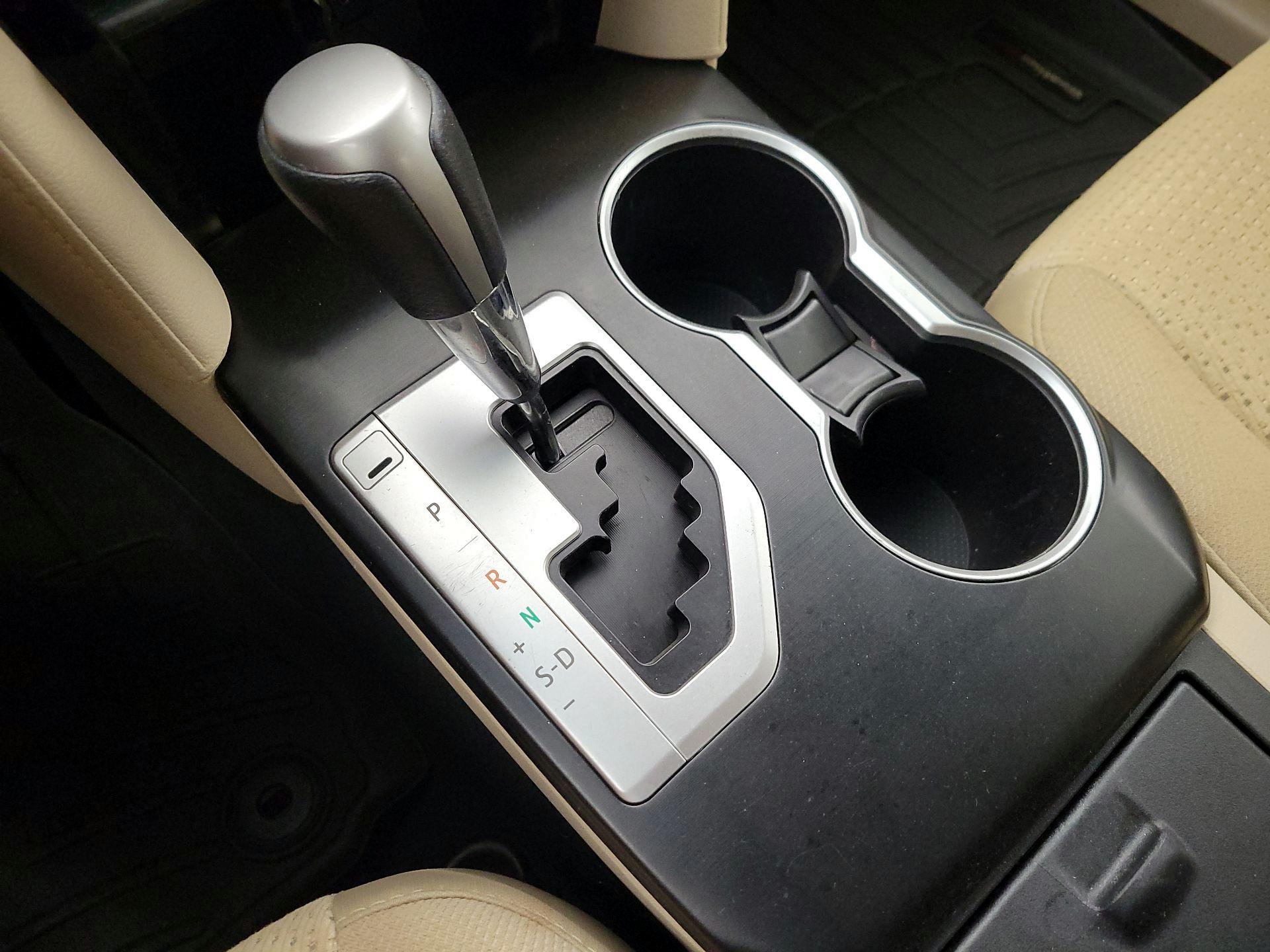 Thumbnail: 2014 Toyota Camry - 17