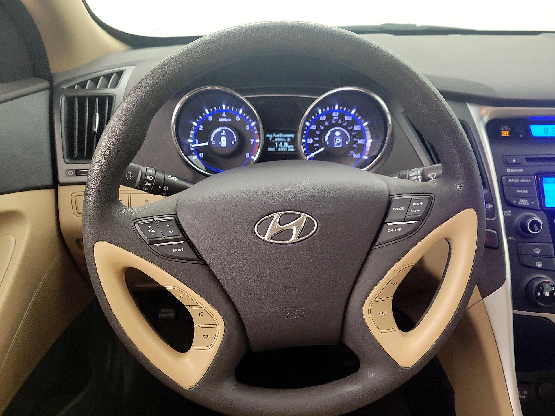 Thumbnail: 2013 Hyundai Sonata - 10