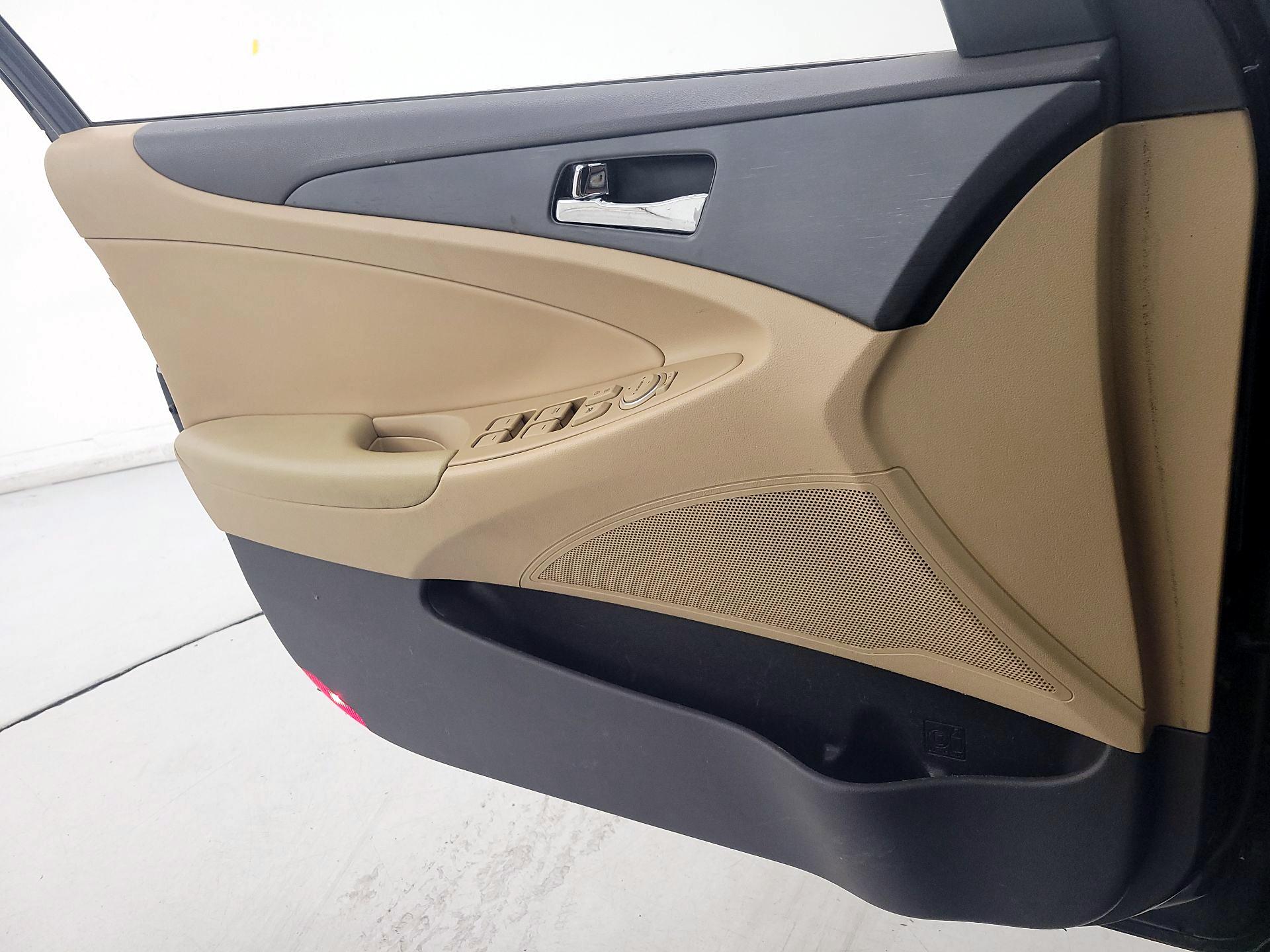Thumbnail: 2013 Hyundai Sonata - 12