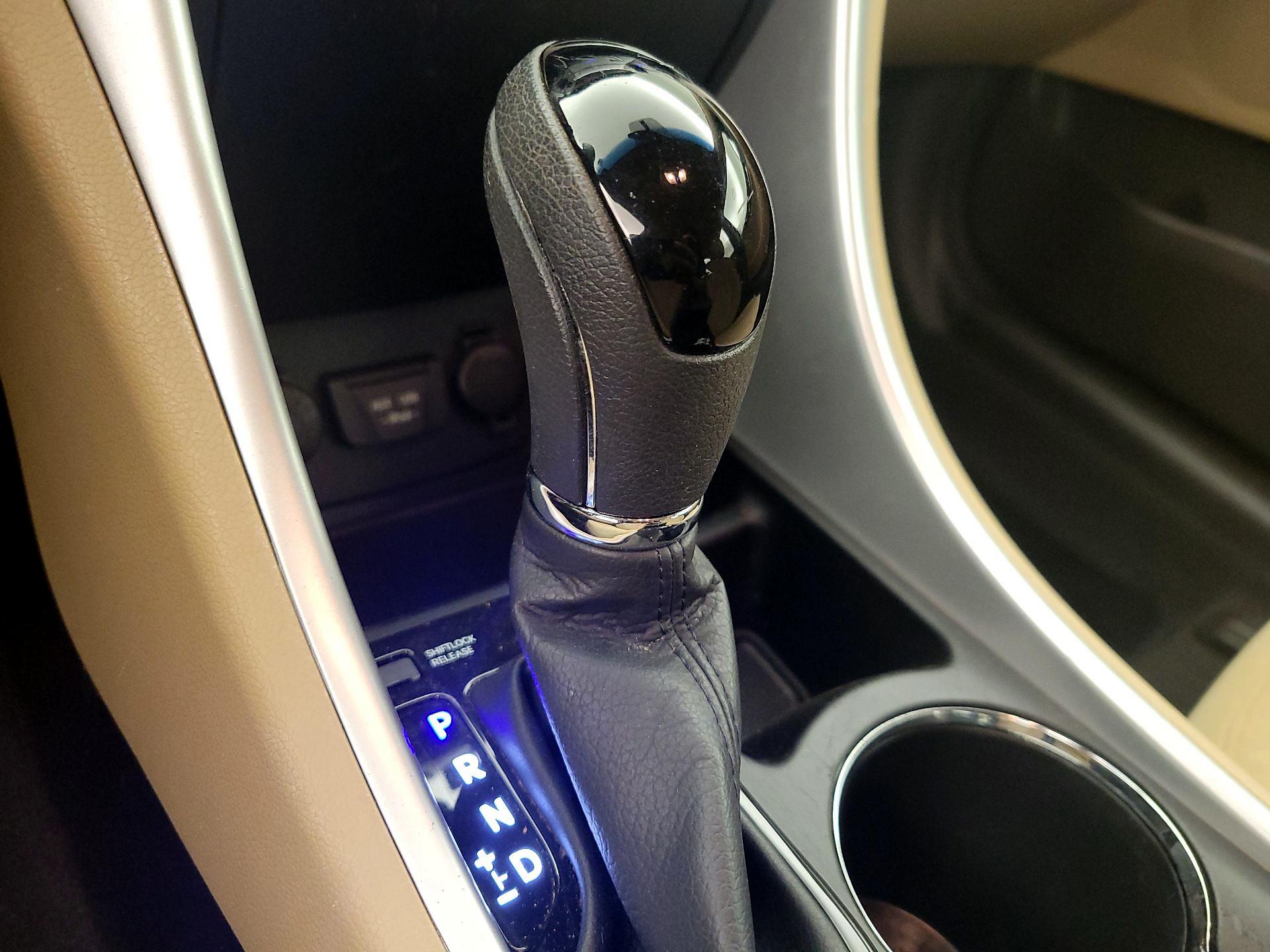 Thumbnail: 2013 Hyundai Sonata - 16