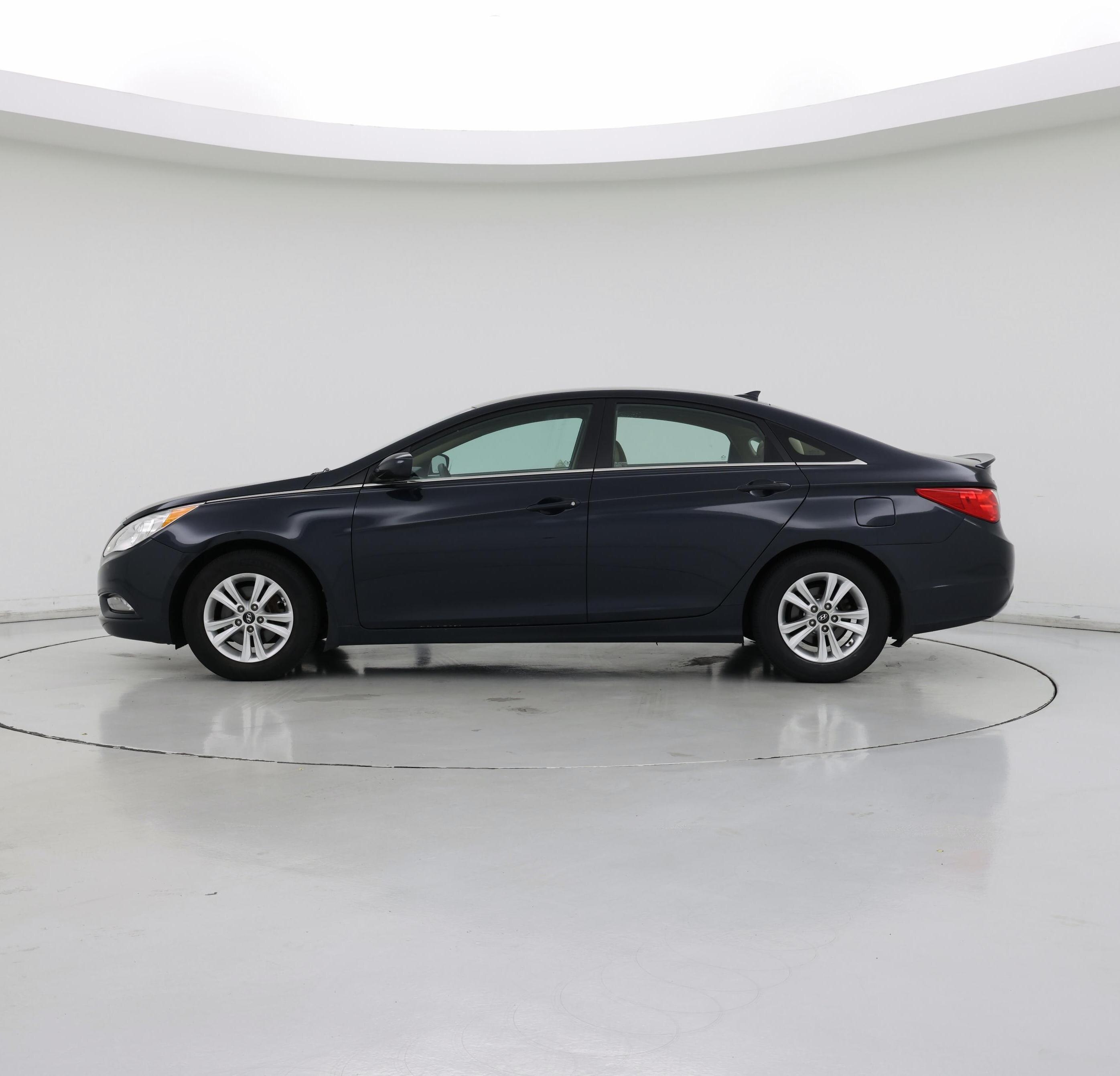Thumbnail: 2013 Hyundai Sonata - 3