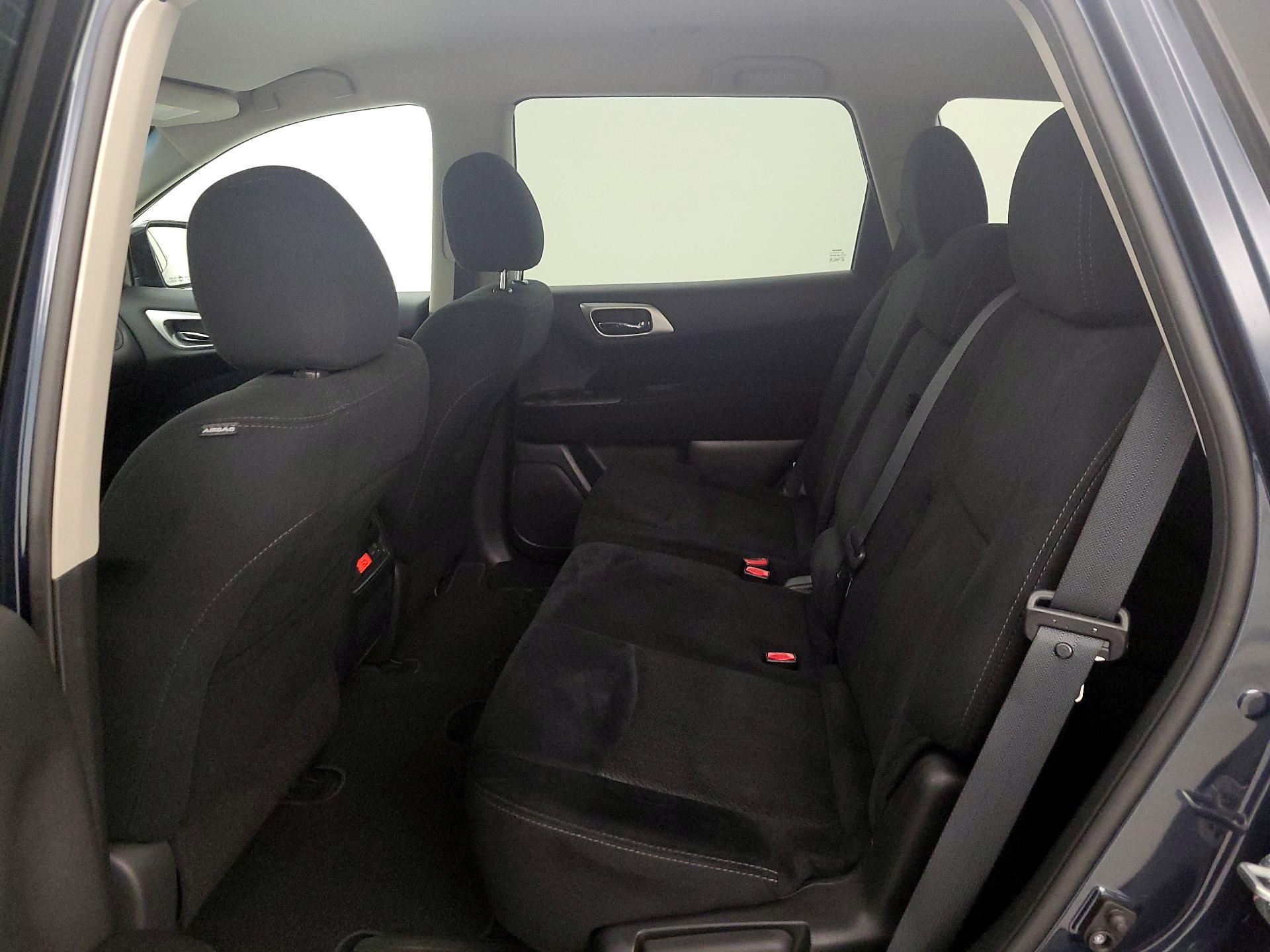 Thumbnail: 2015 Nissan Pathfinder - 18