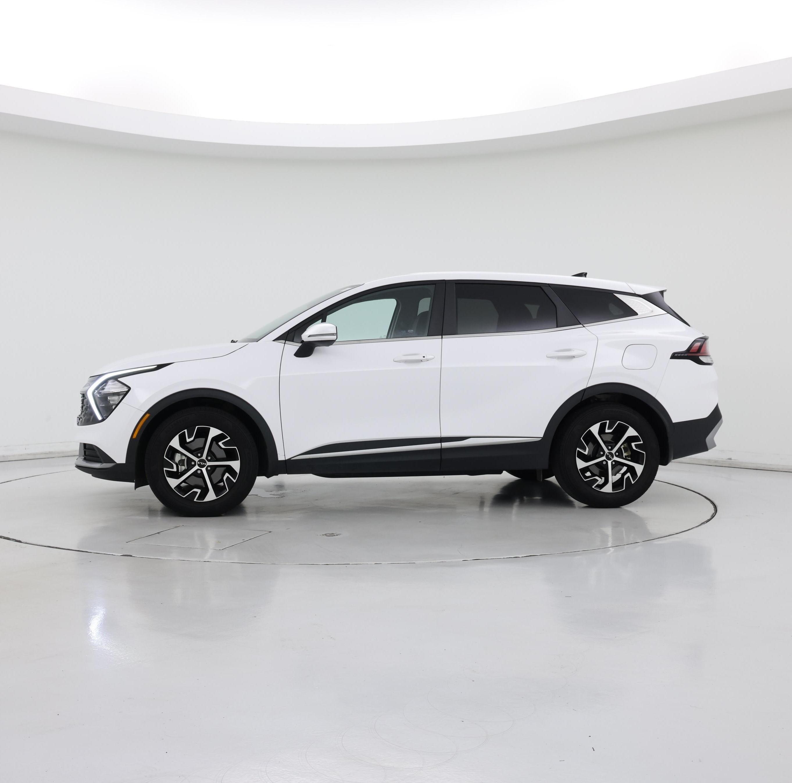 Thumbnail: 2023 Kia Sportage - 3