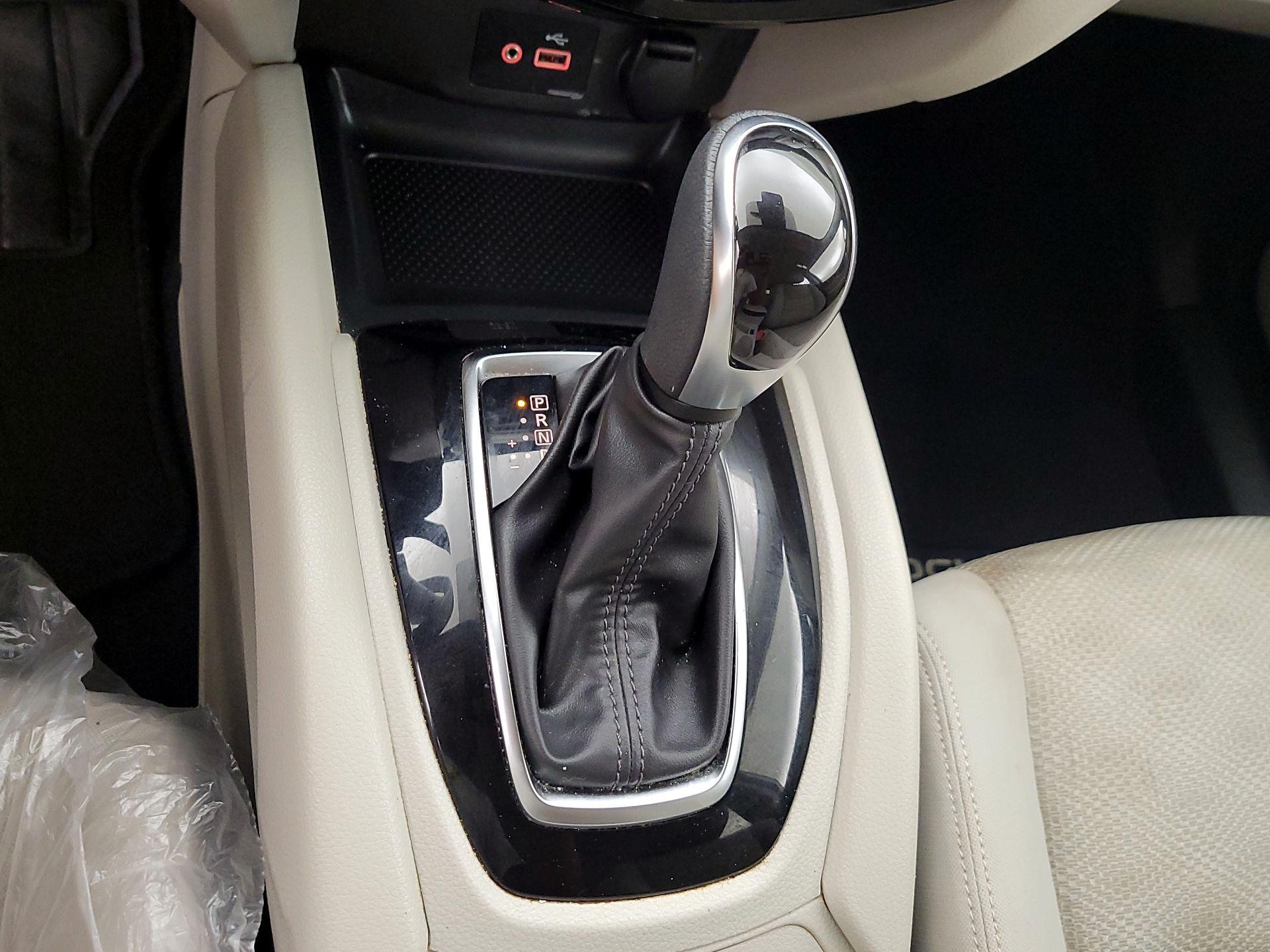 Thumbnail: 2021 Nissan Rogue Sport - 17