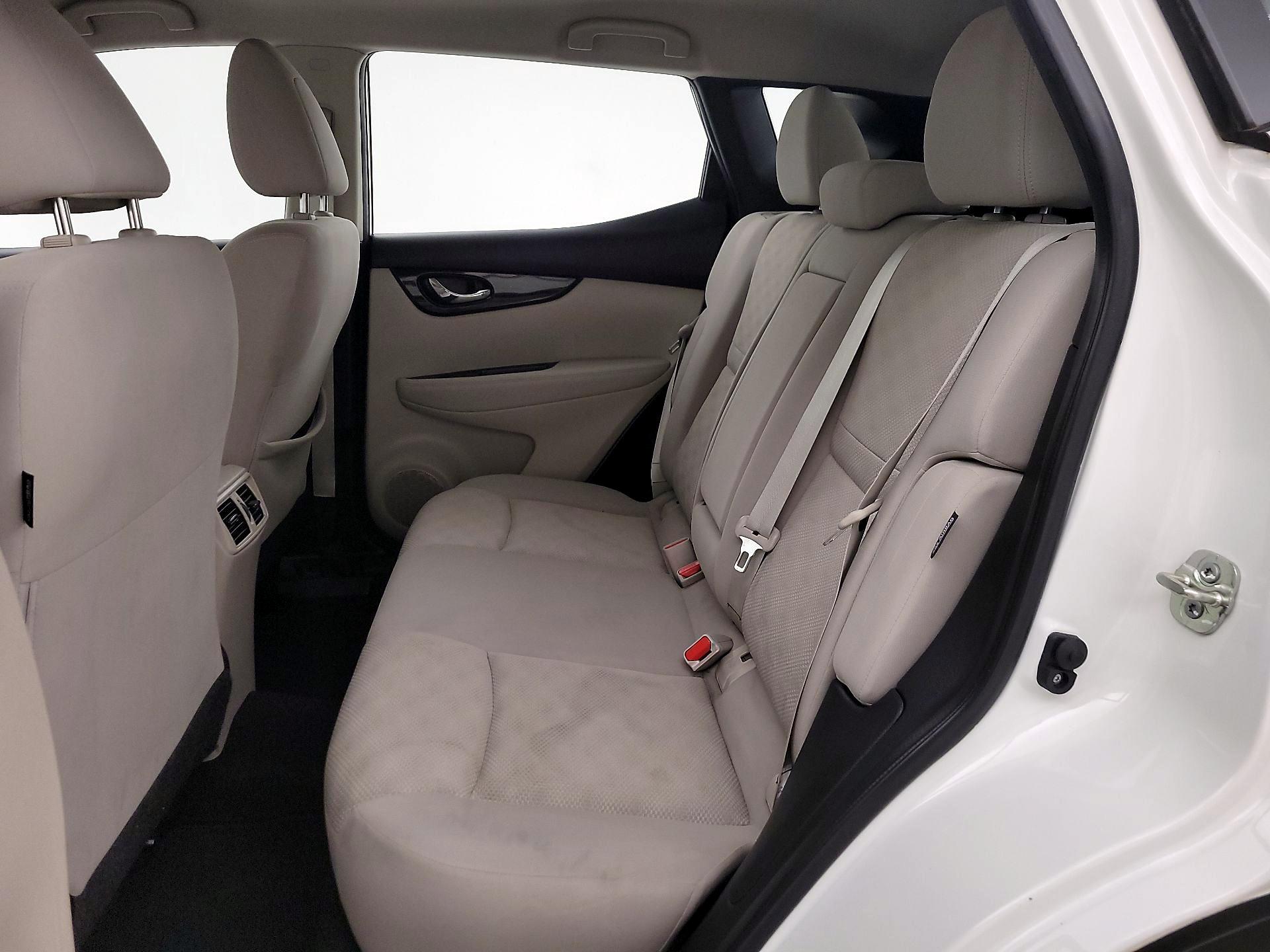Thumbnail: 2021 Nissan Rogue Sport - 19