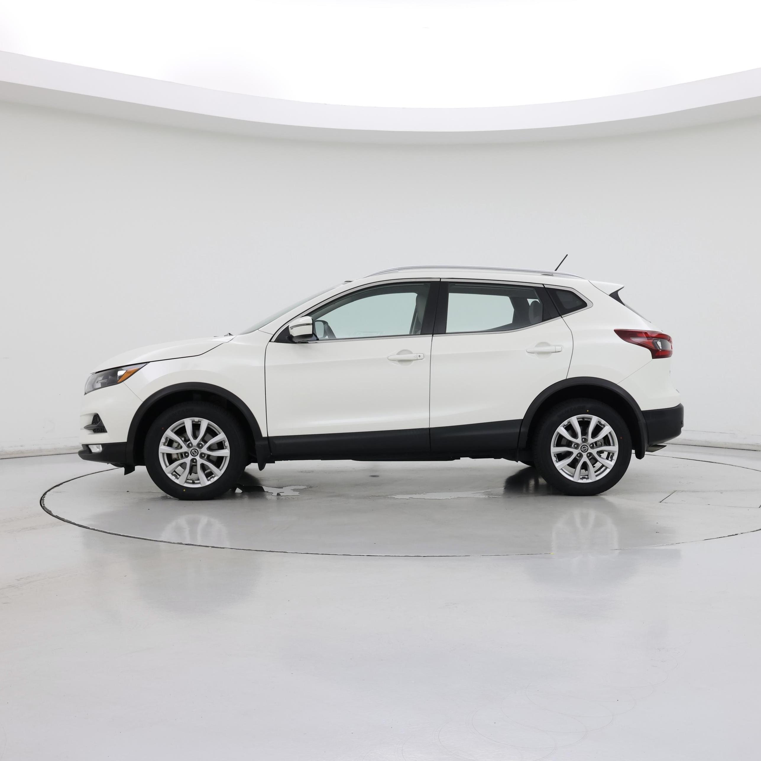 Thumbnail: 2021 Nissan Rogue Sport - 3