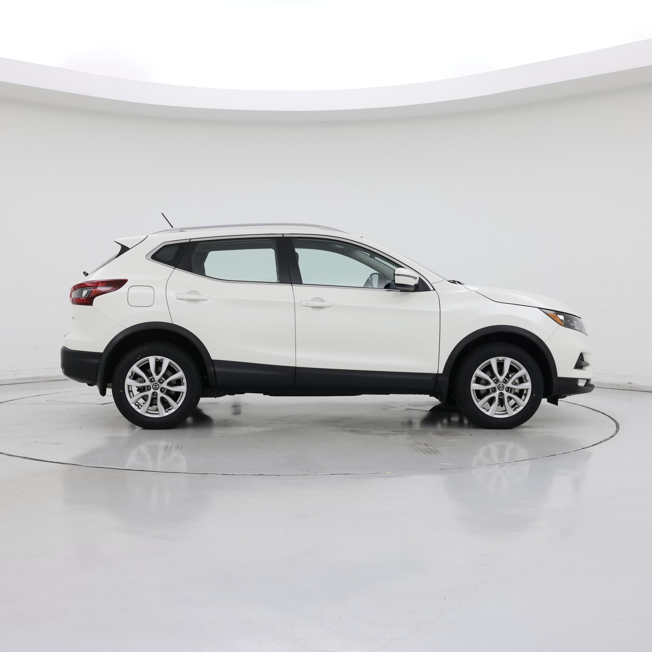Thumbnail: 2021 Nissan Rogue Sport - 7