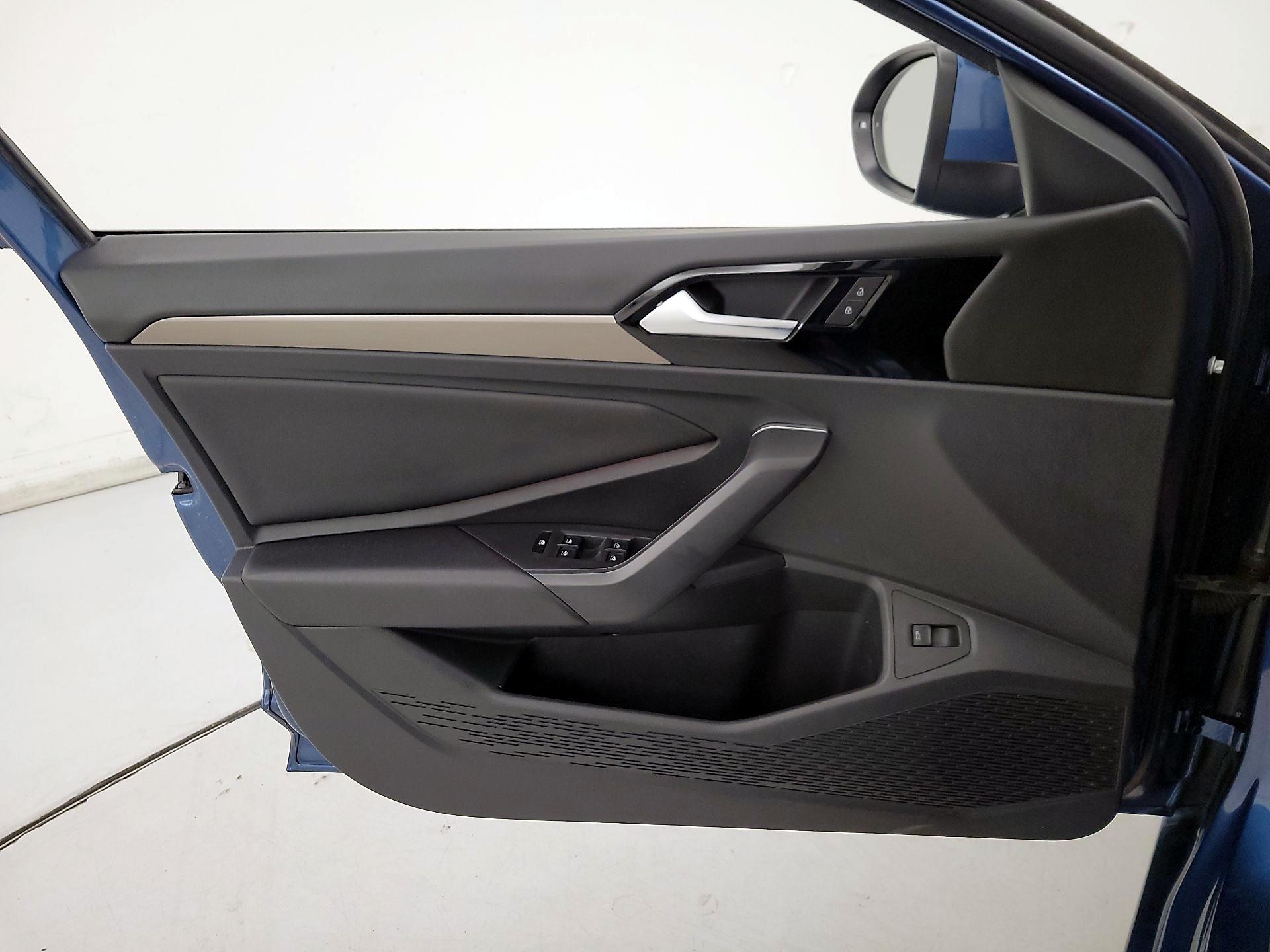 Thumbnail: 2019 Volkswagen Jetta - 12