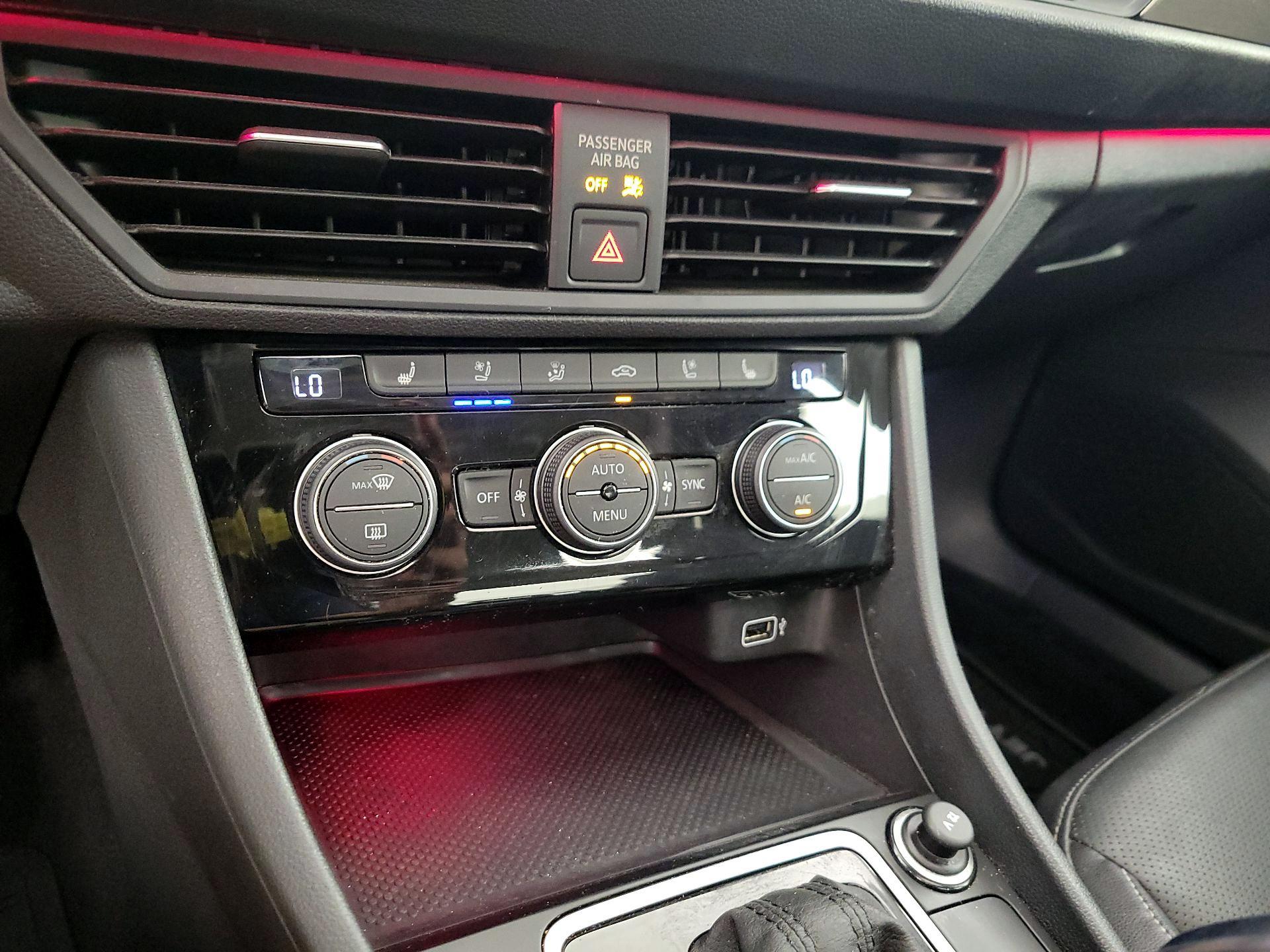 Thumbnail: 2019 Volkswagen Jetta - 17