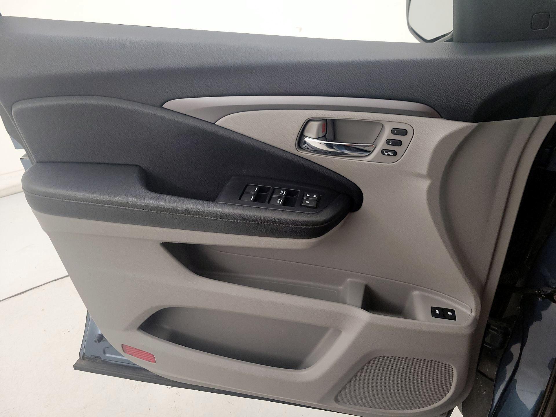Thumbnail: 2020 Honda Pilot - 12