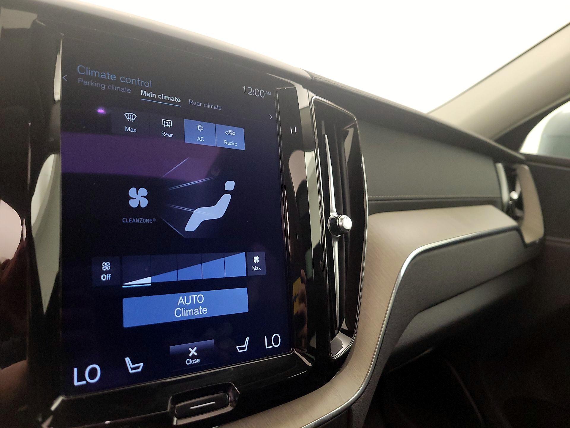 Thumbnail: 2018 Volvo XC60 - 17