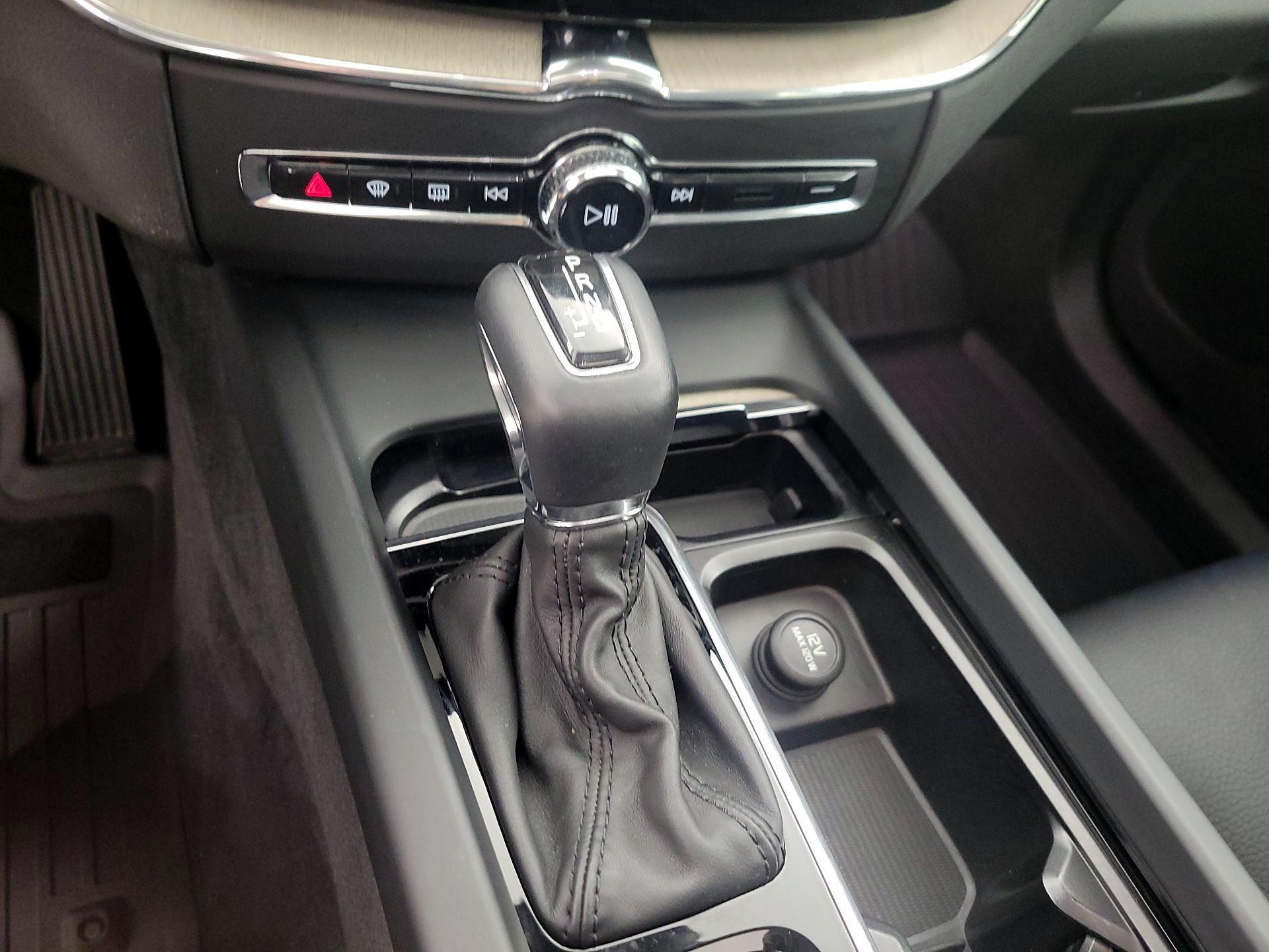Thumbnail: 2018 Volvo XC60 - 18
