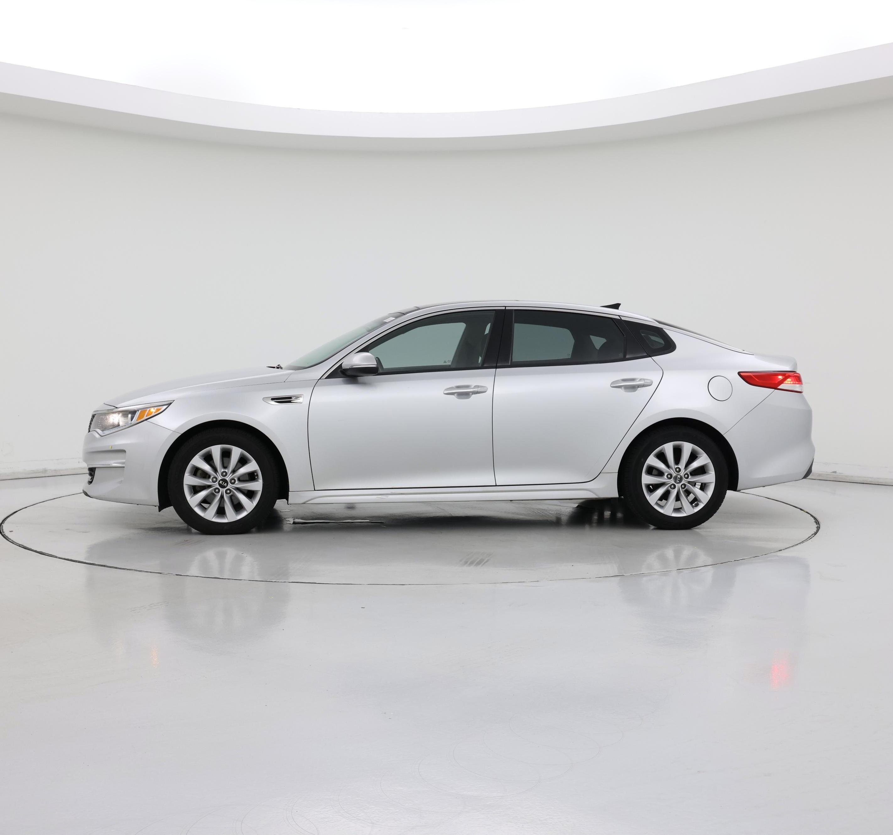 Thumbnail: 2018 Kia Optima - 3