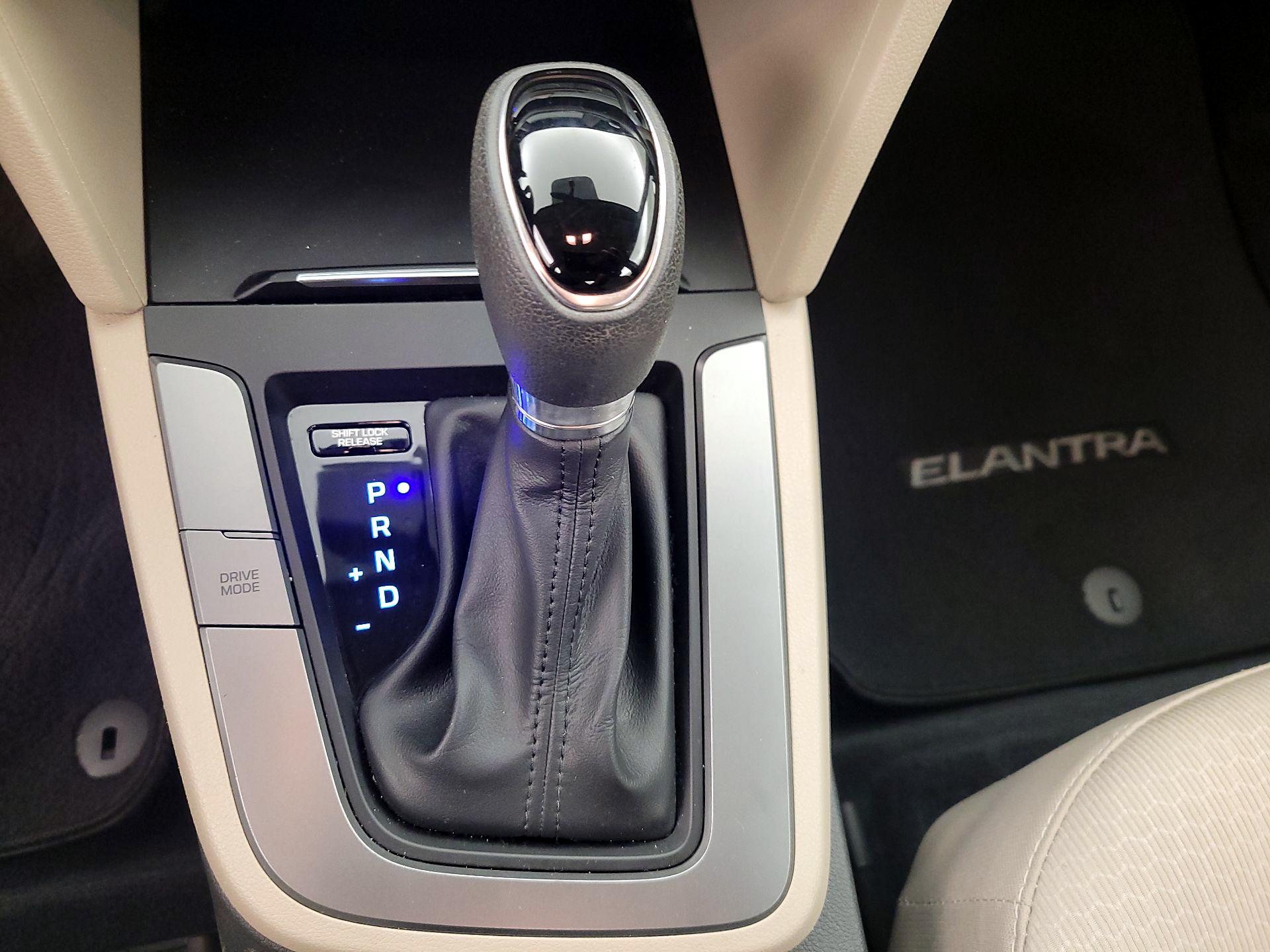 Thumbnail: 2017 Hyundai Elantra - 17
