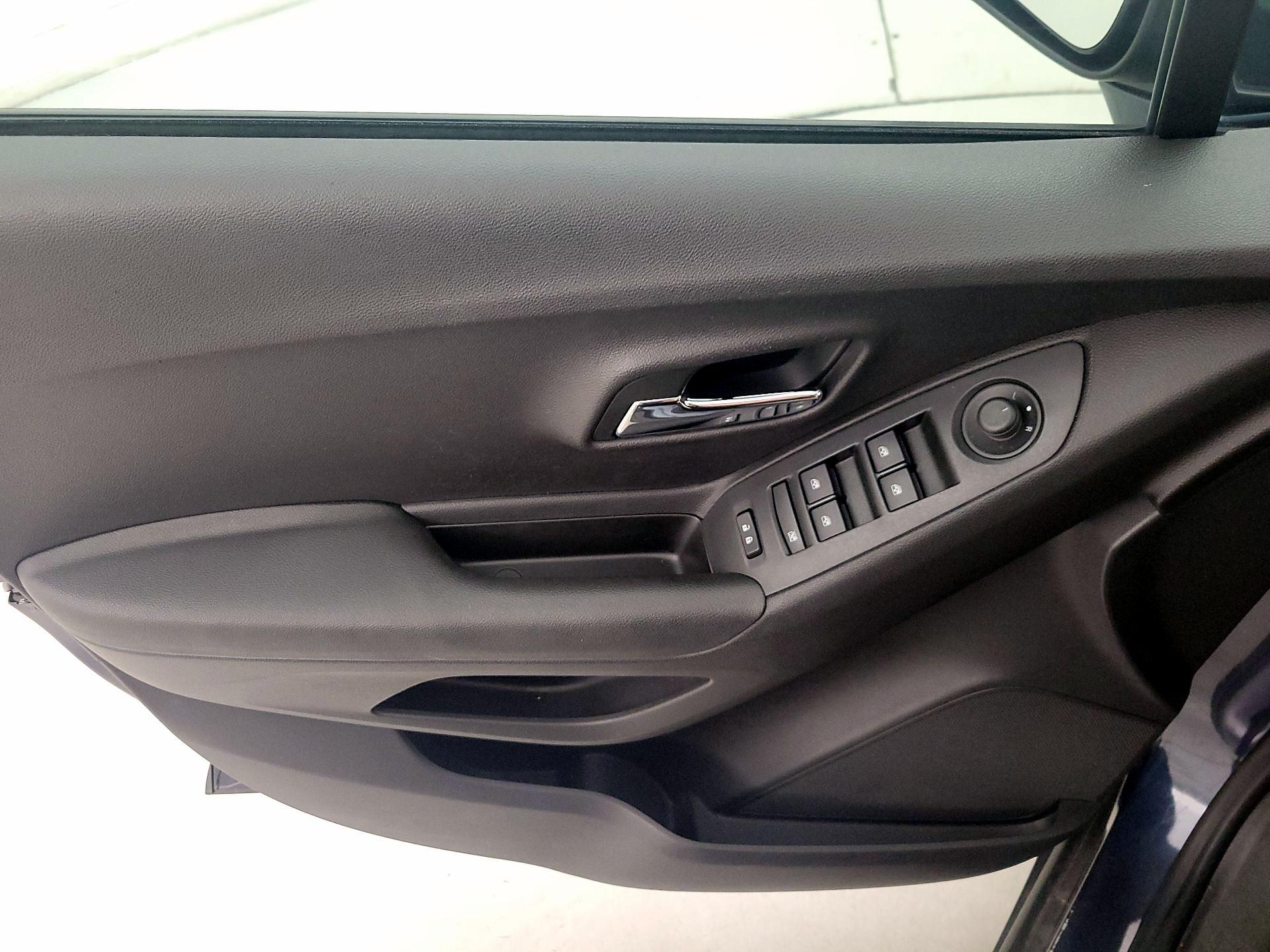 Thumbnail: 2019 Chevrolet Trax - 12