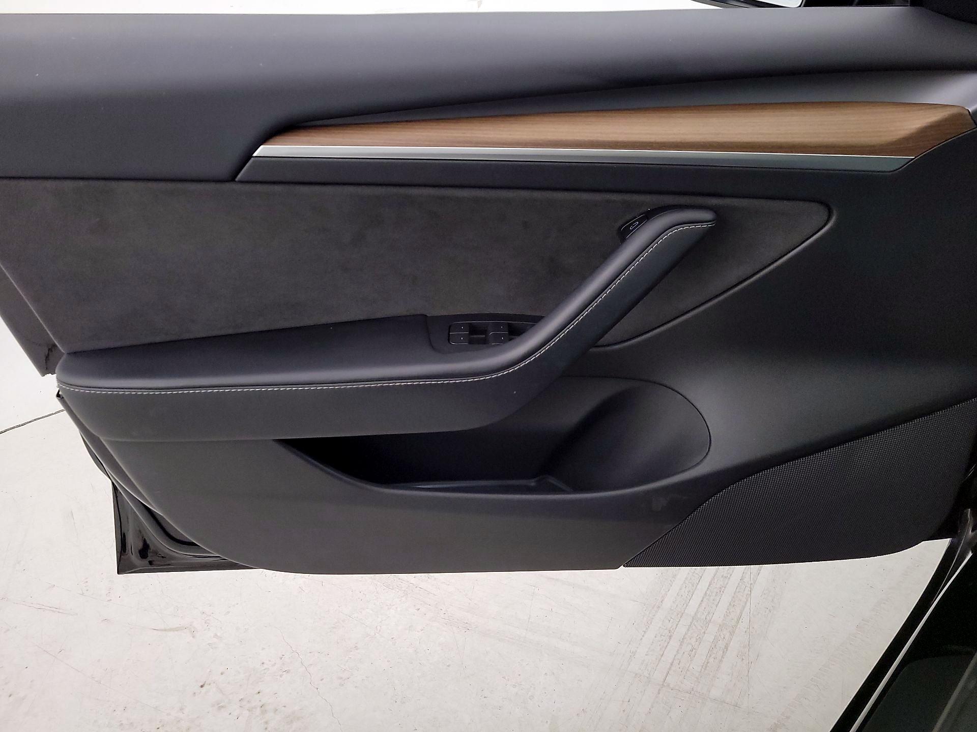 Thumbnail: 2022 Tesla Model 3 - 12