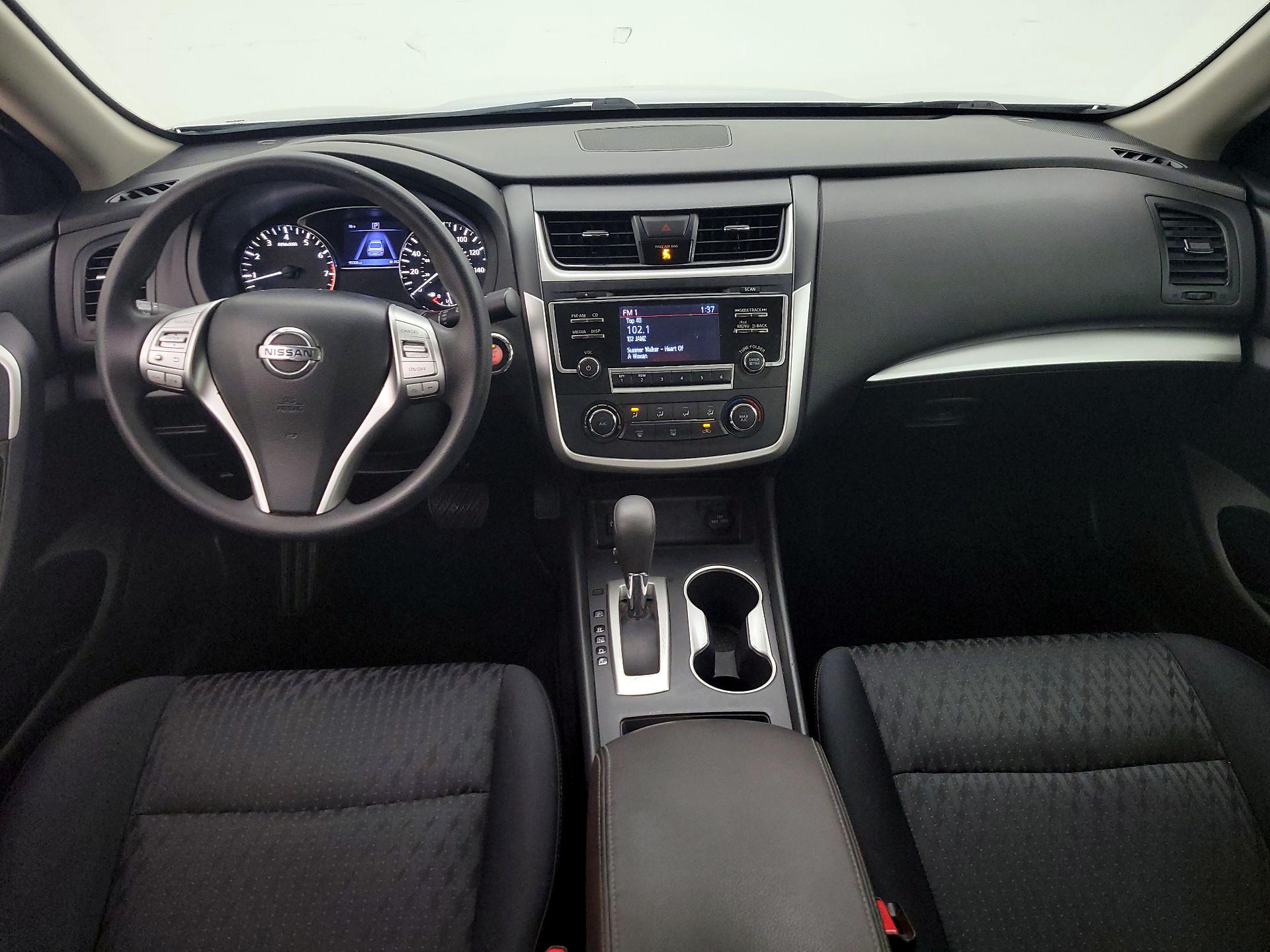 Thumbnail: 2017 Nissan Altima - 9