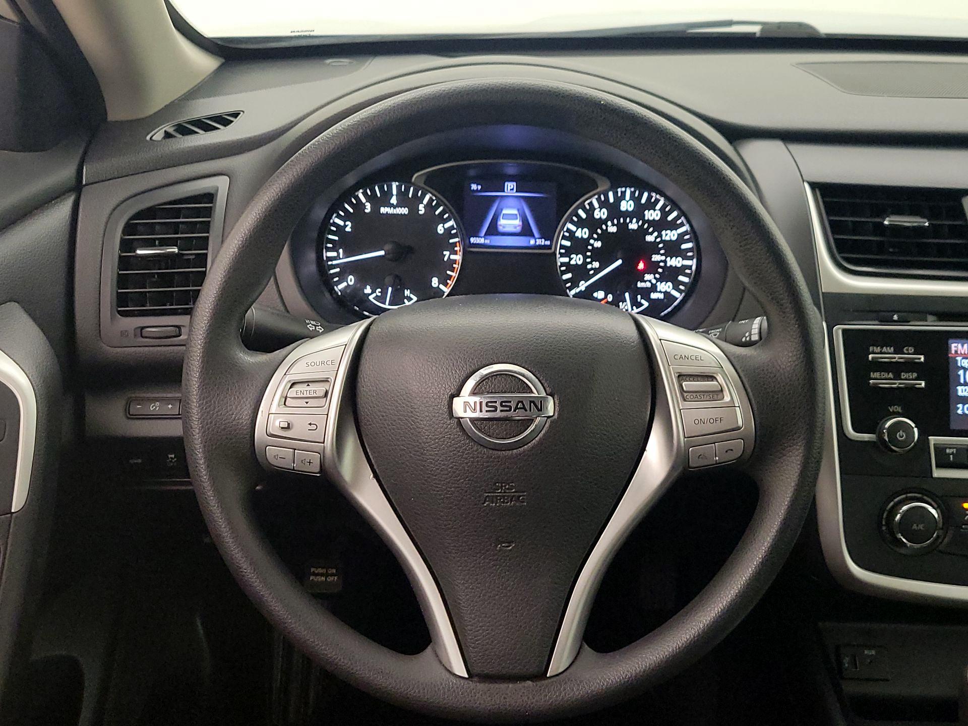 Thumbnail: 2017 Nissan Altima - 10