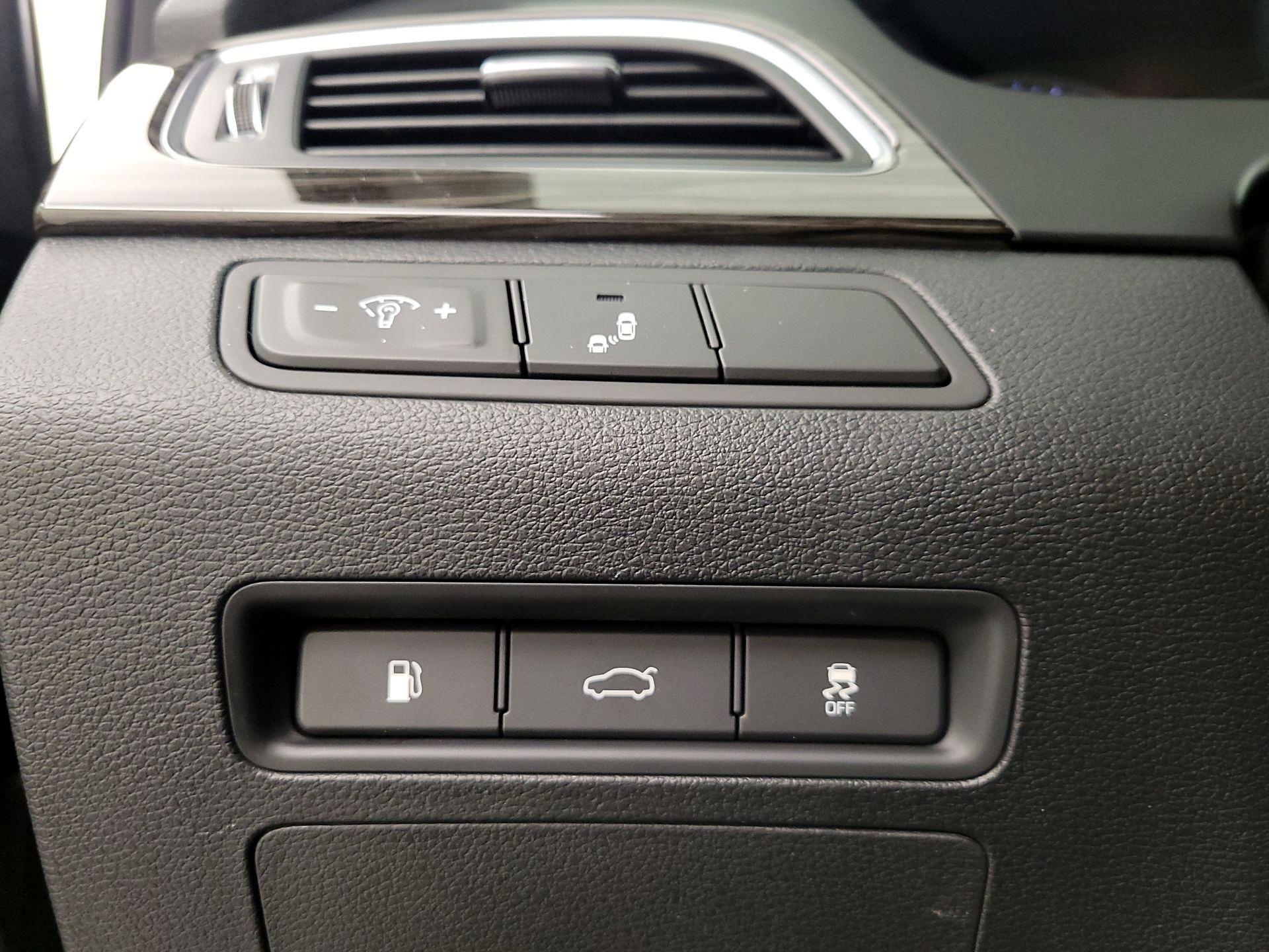 Thumbnail: 2015 Hyundai Sonata - 11