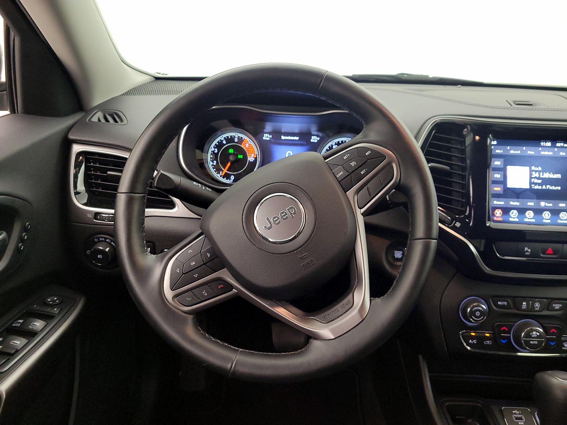 Thumbnail: 2019 Jeep Cherokee - 10