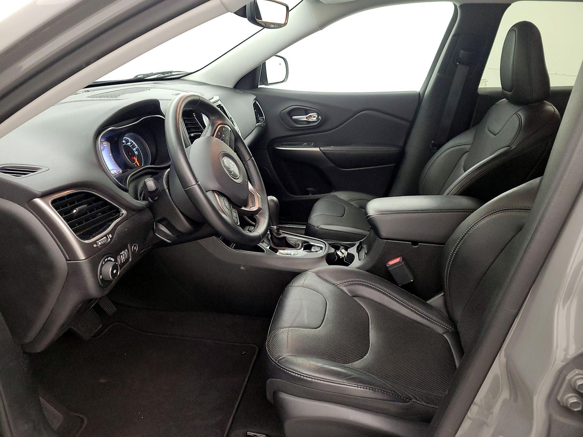 Thumbnail: 2019 Jeep Cherokee - 11
