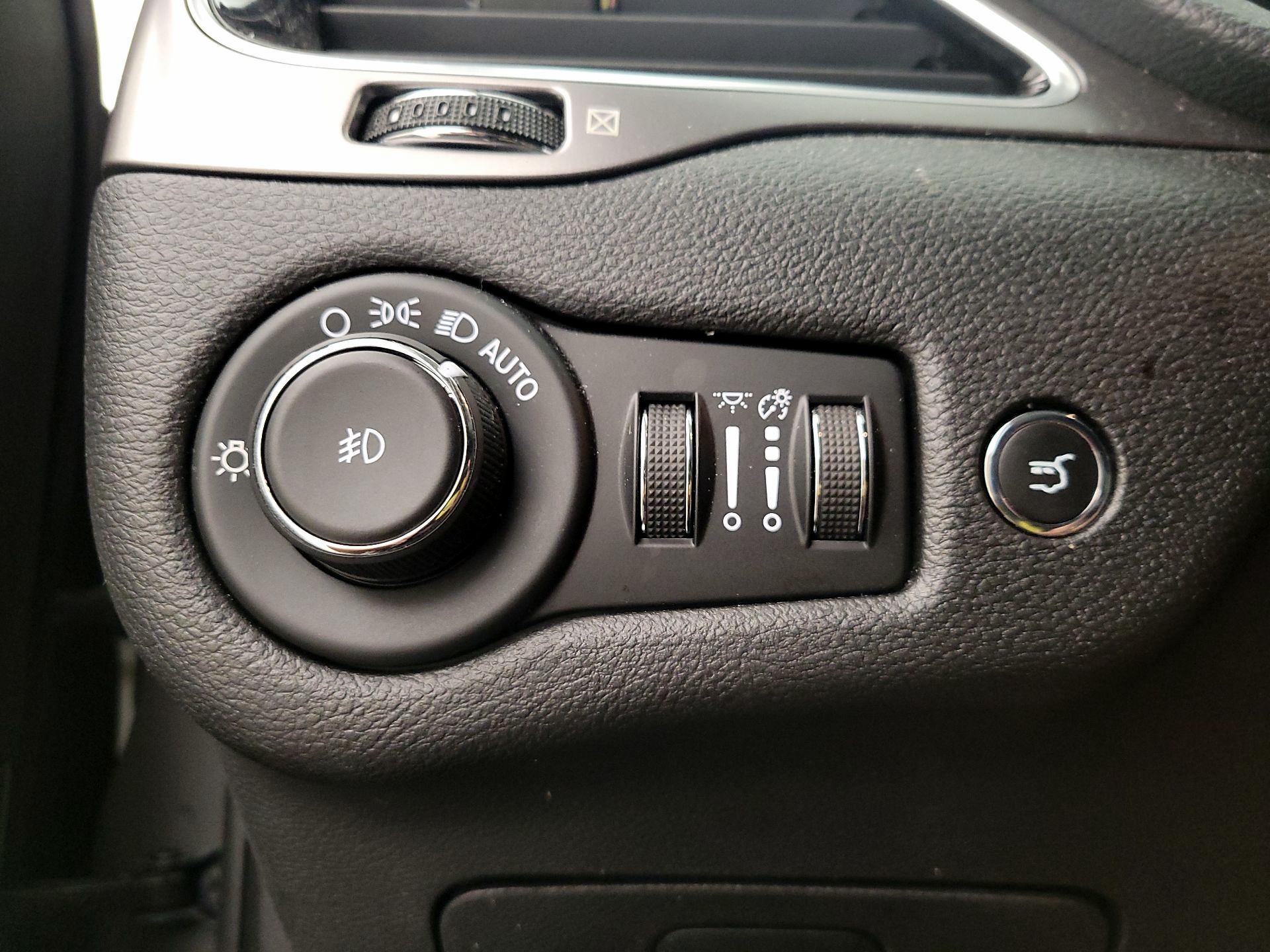 Thumbnail: 2019 Jeep Cherokee - 13