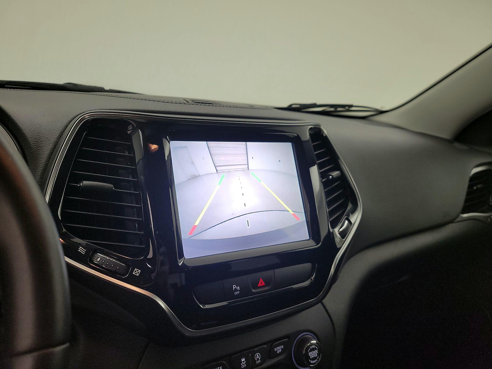 Thumbnail: 2019 Jeep Cherokee - 14