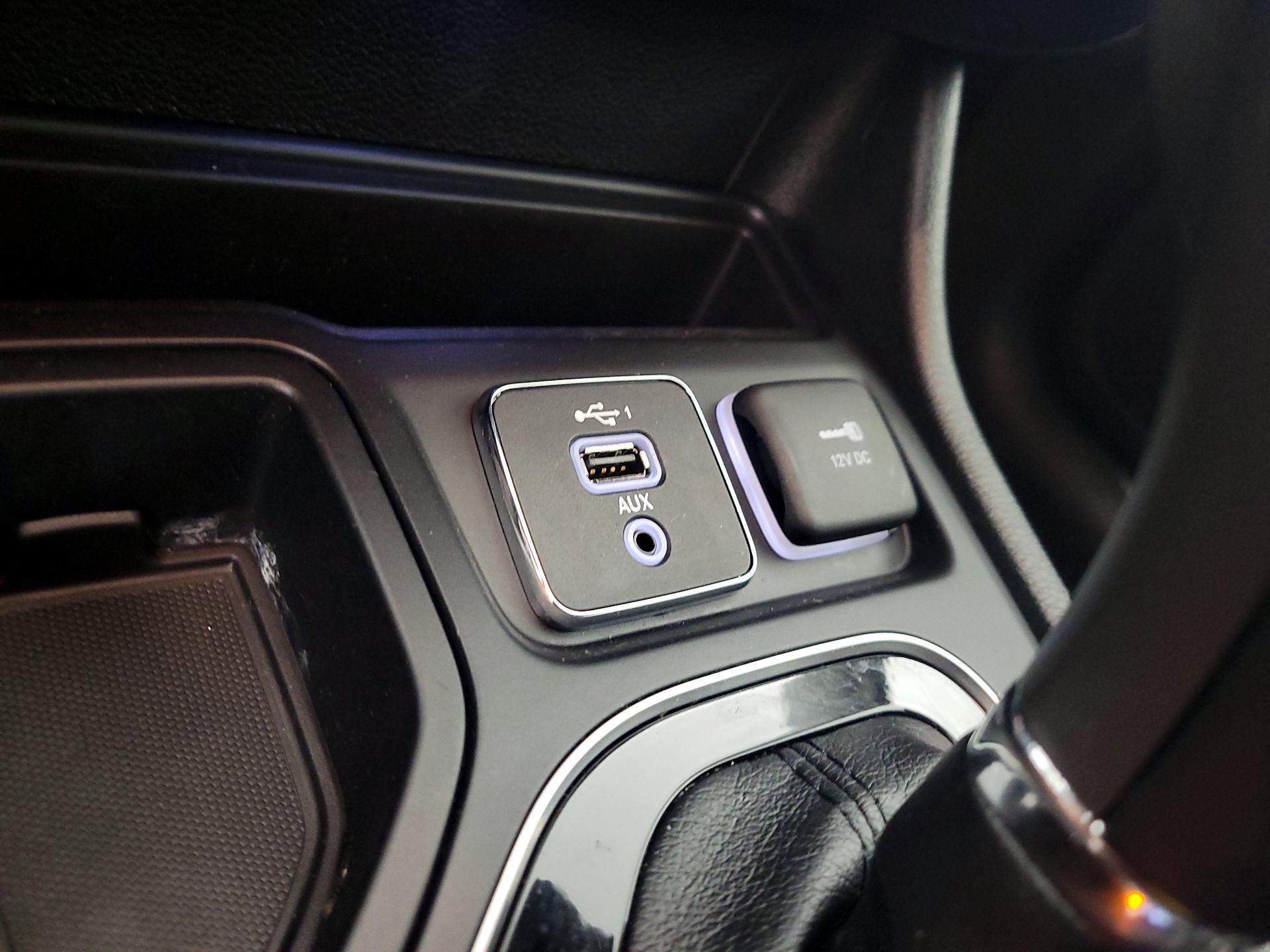 Thumbnail: 2019 Jeep Cherokee - 18