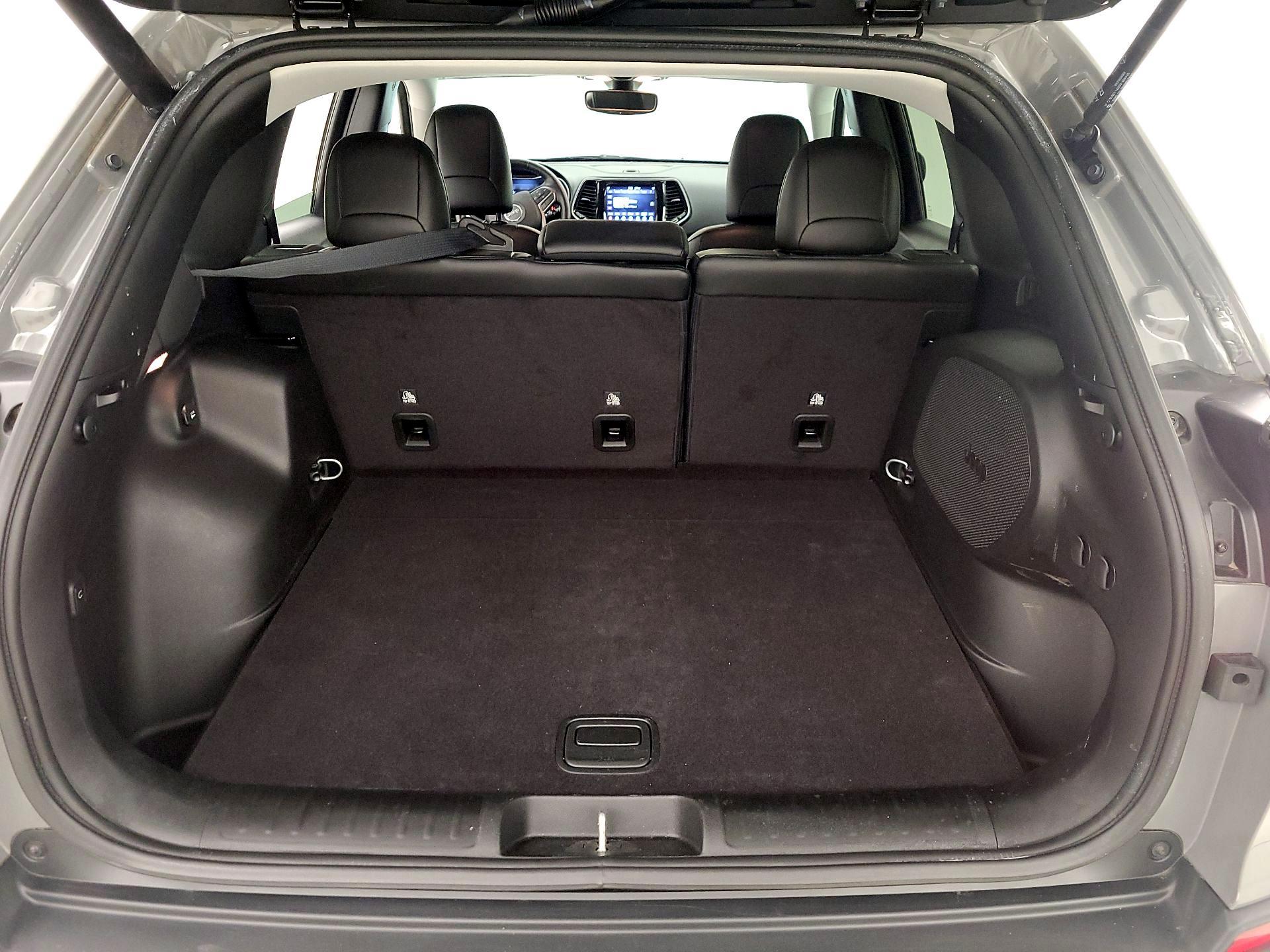 Thumbnail: 2019 Jeep Cherokee - 20