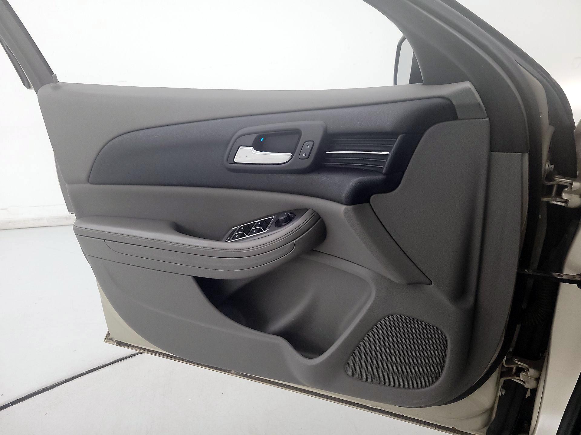 Thumbnail: 2013 Chevrolet Malibu - 12