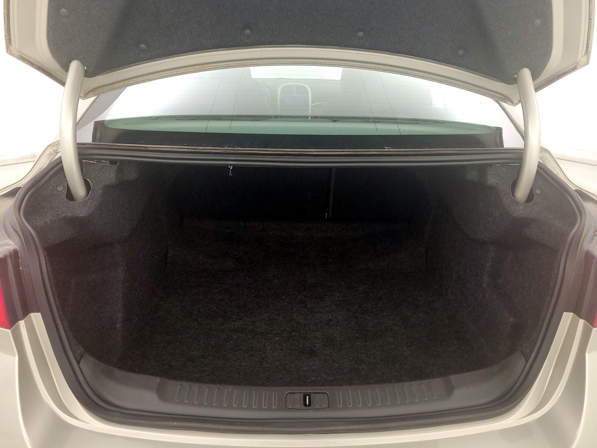 Thumbnail: 2013 Chevrolet Malibu - 19