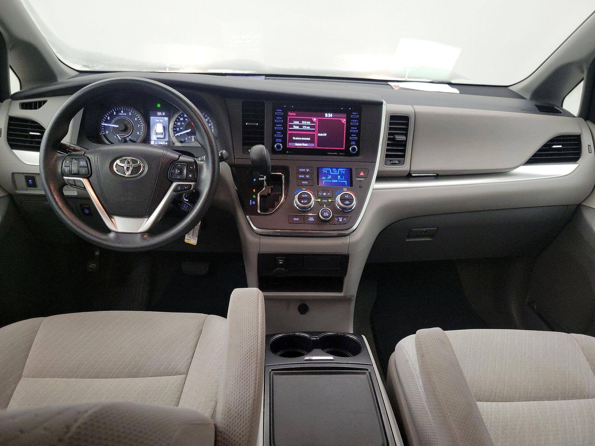 Thumbnail: 2018 Toyota Sienna - 9