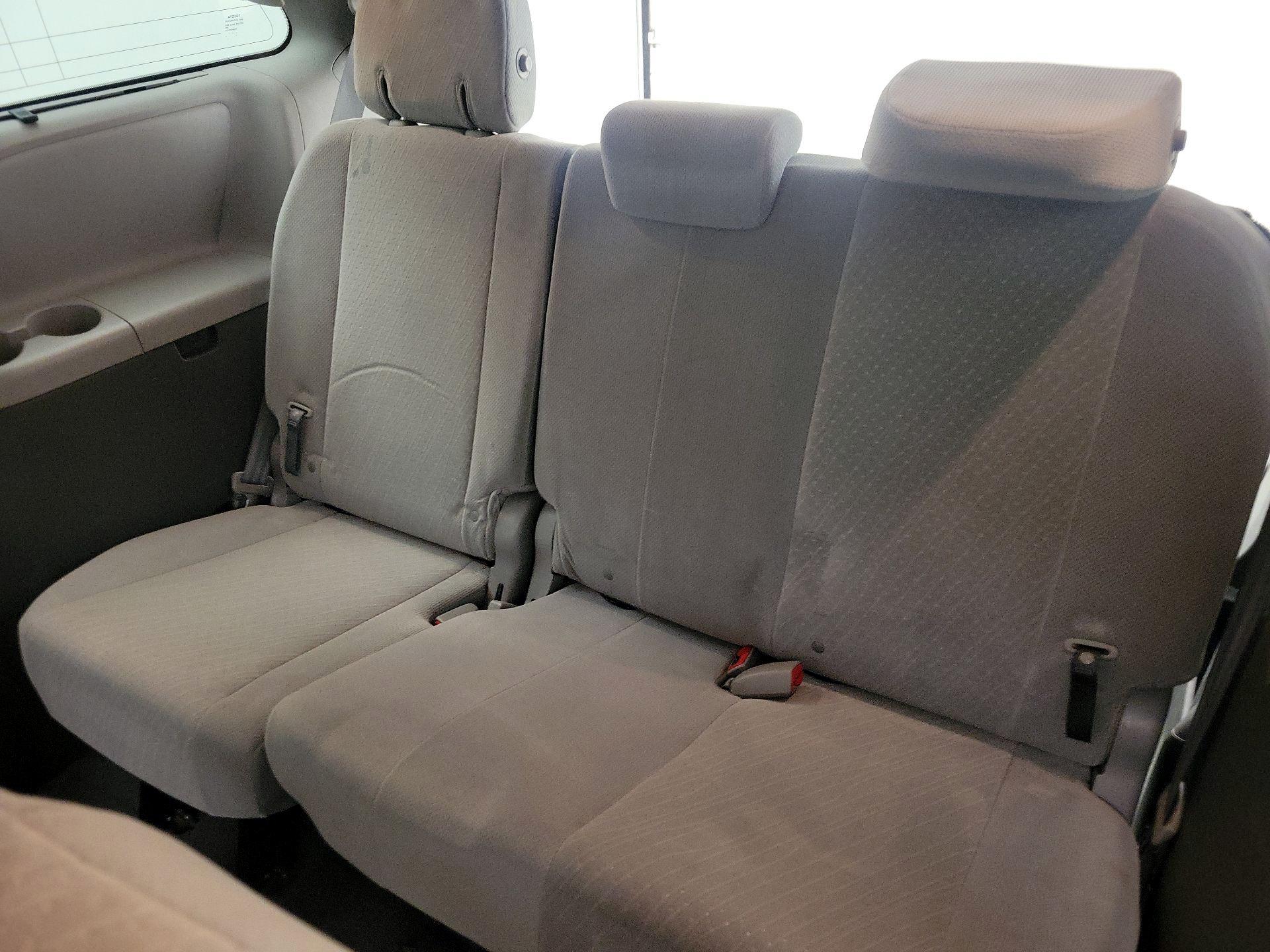 Thumbnail: 2018 Toyota Sienna - 20