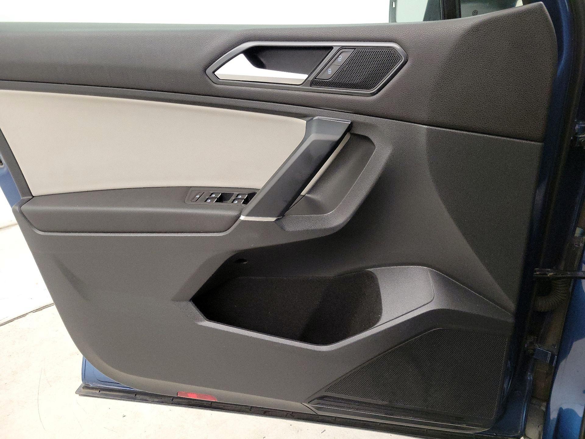 Thumbnail: 2018 Volkswagen Tiguan - 12