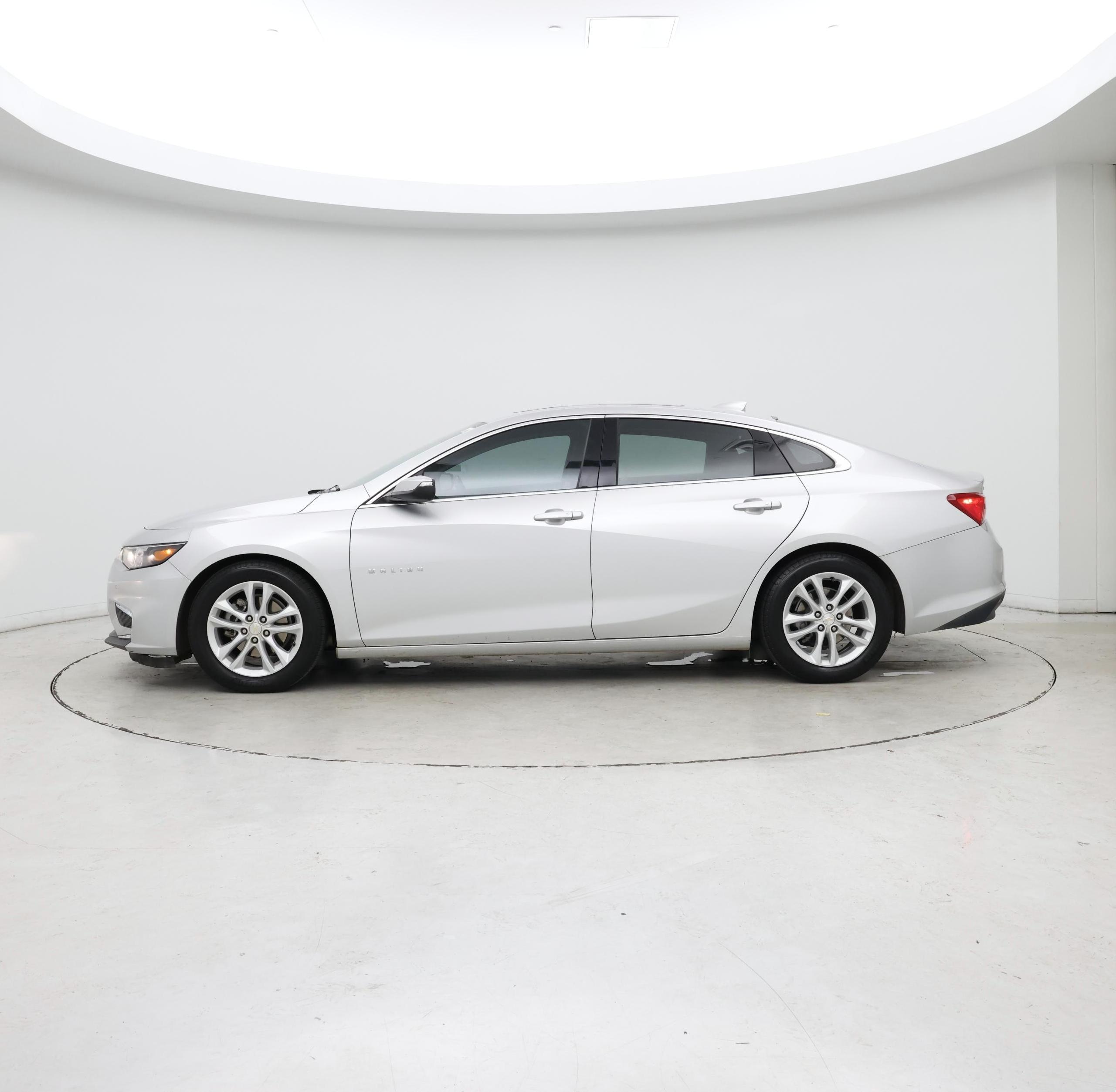 Thumbnail: 2017 Chevrolet Malibu - 3