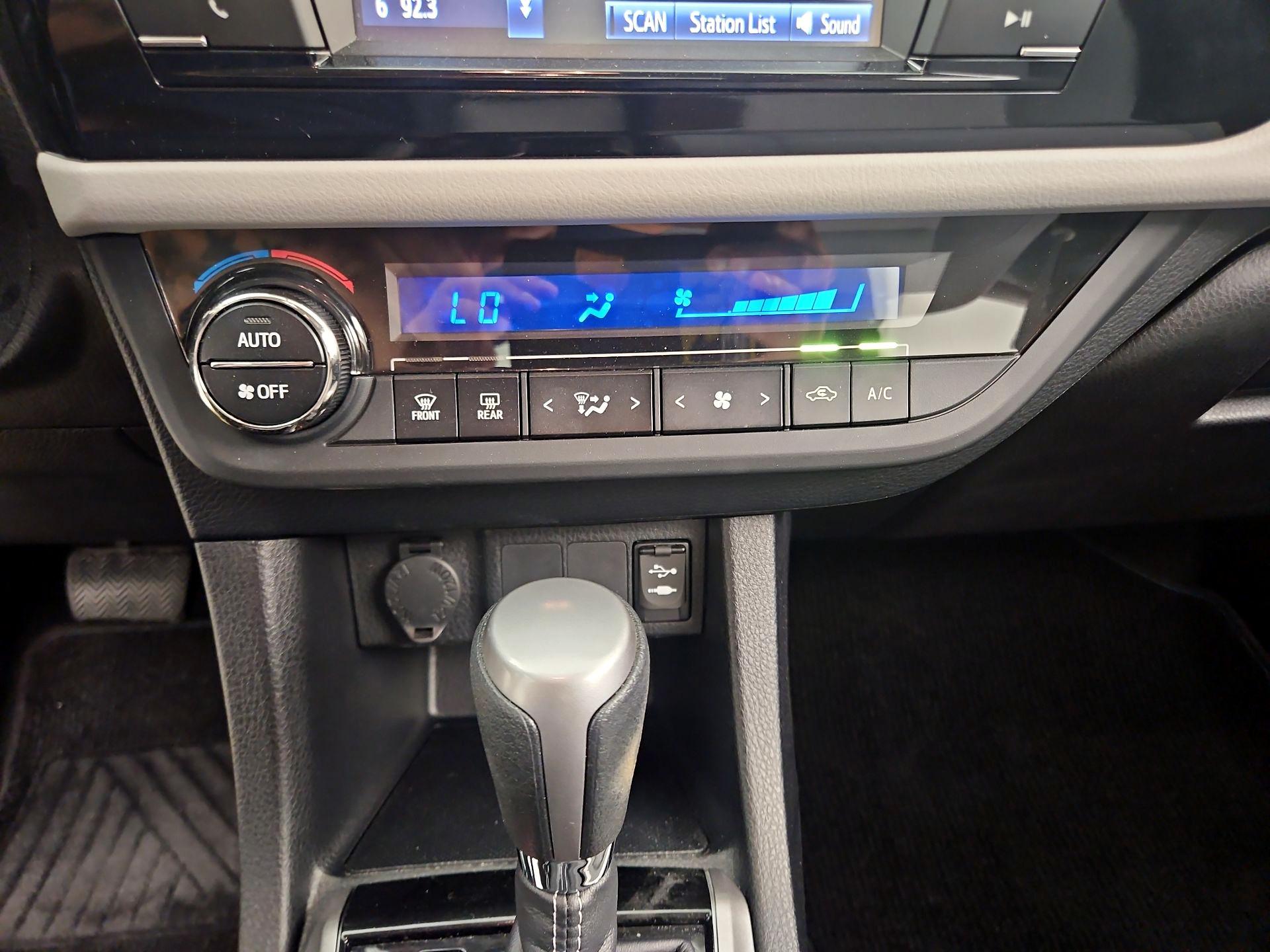 Thumbnail: 2014 Toyota Corolla - 16
