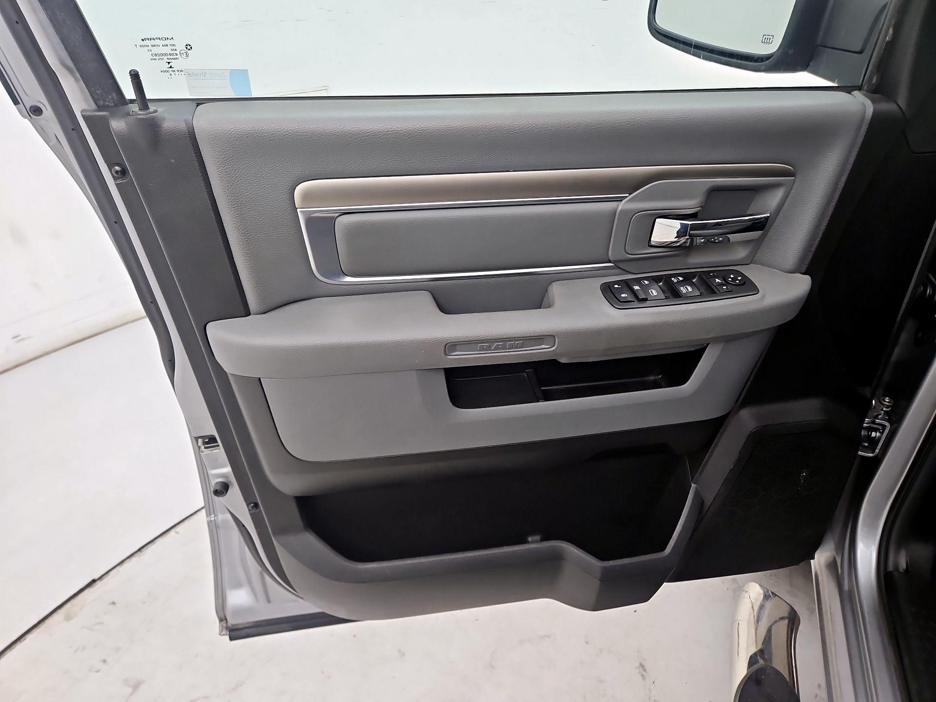 Thumbnail: 2019 RAM 1500 Classic - 12