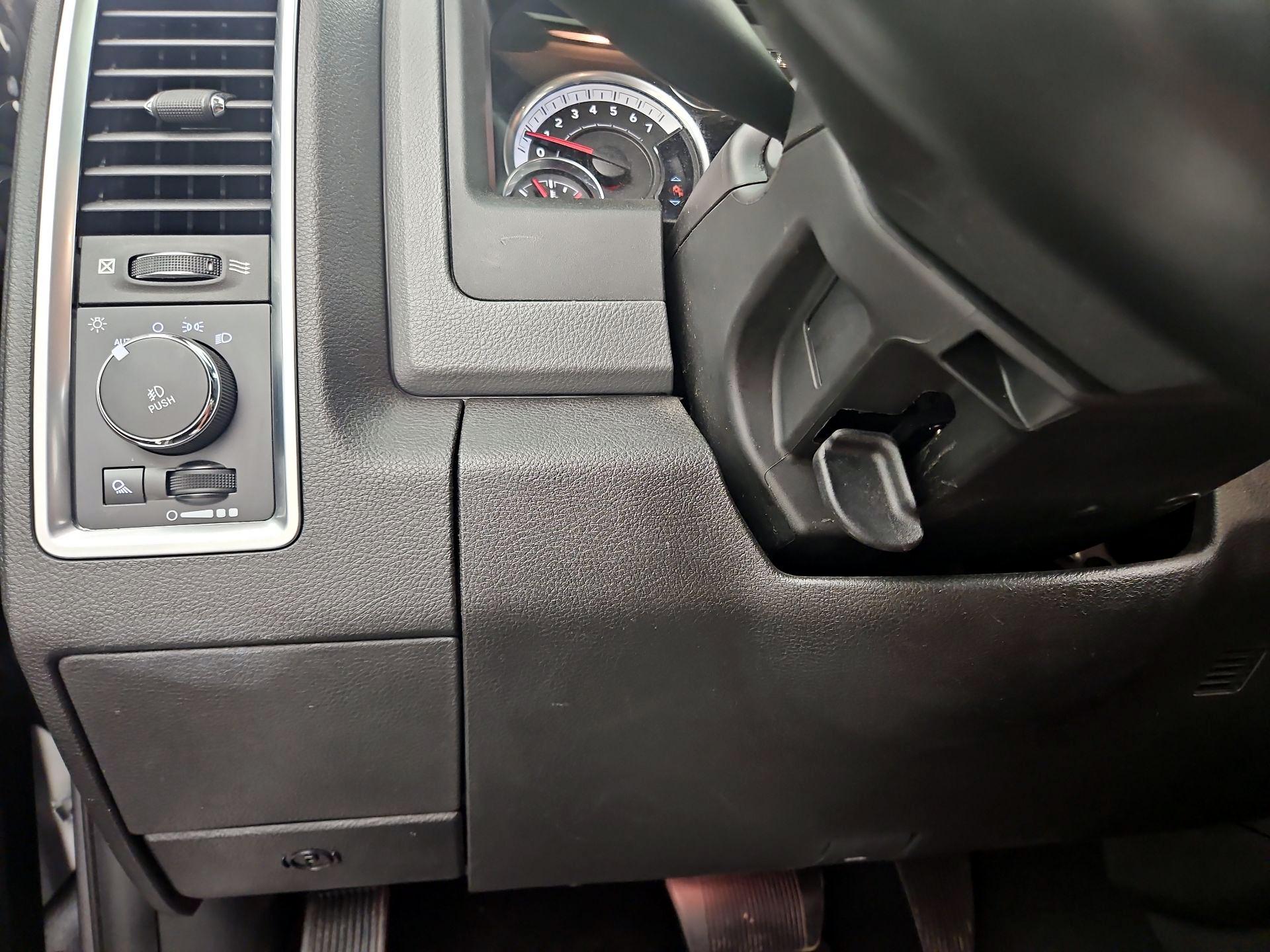 Thumbnail: 2019 RAM 1500 Classic - 13