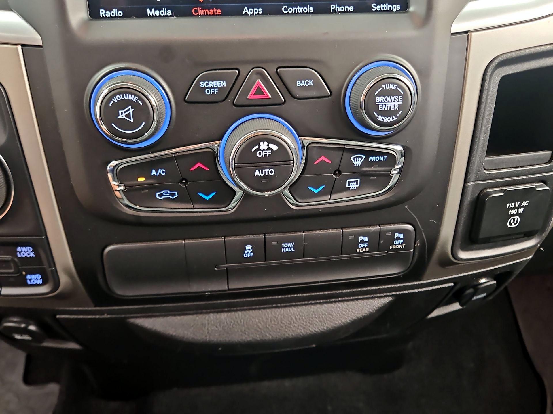 Thumbnail: 2019 RAM 1500 Classic - 16