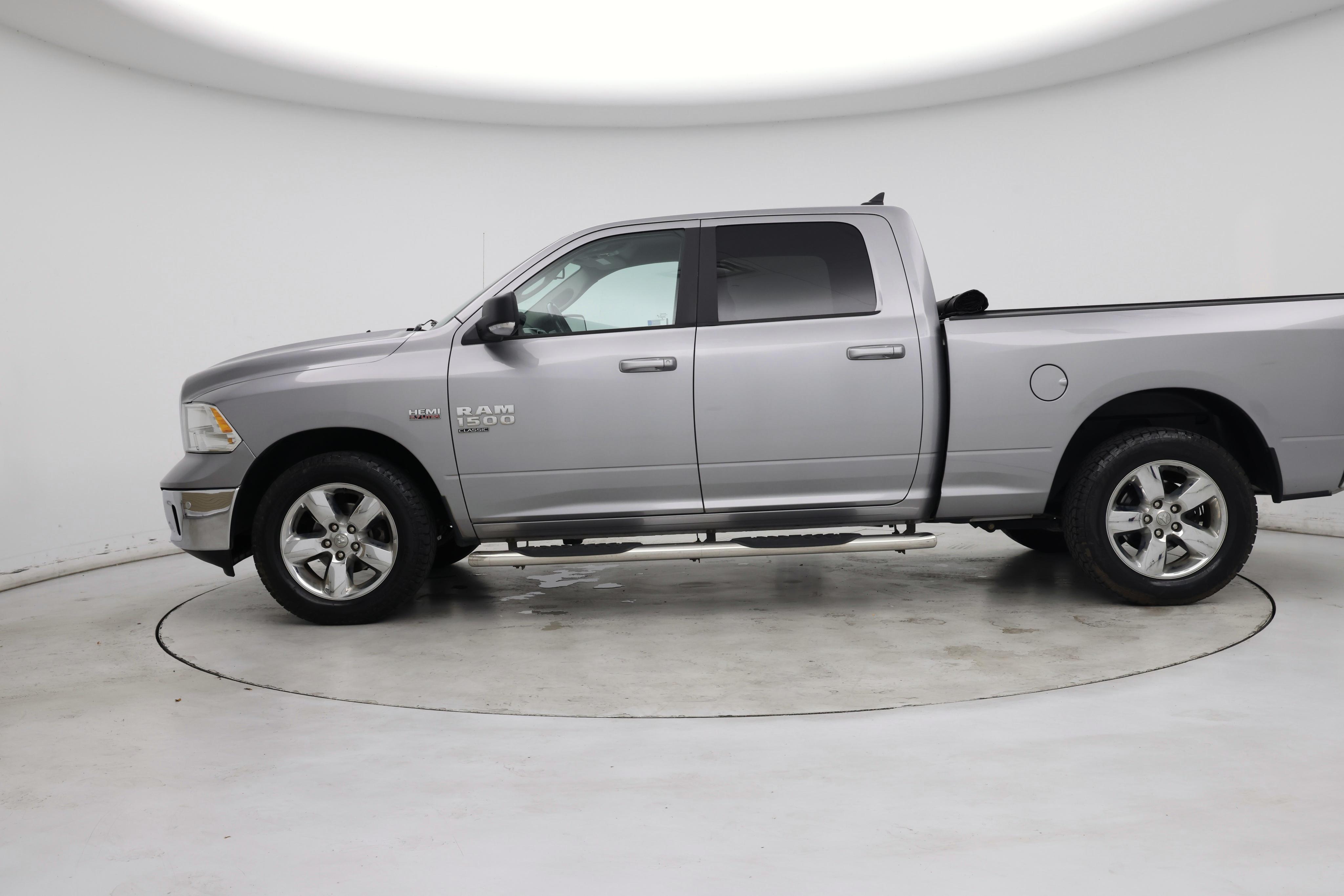 Thumbnail: 2019 RAM 1500 Classic - 3