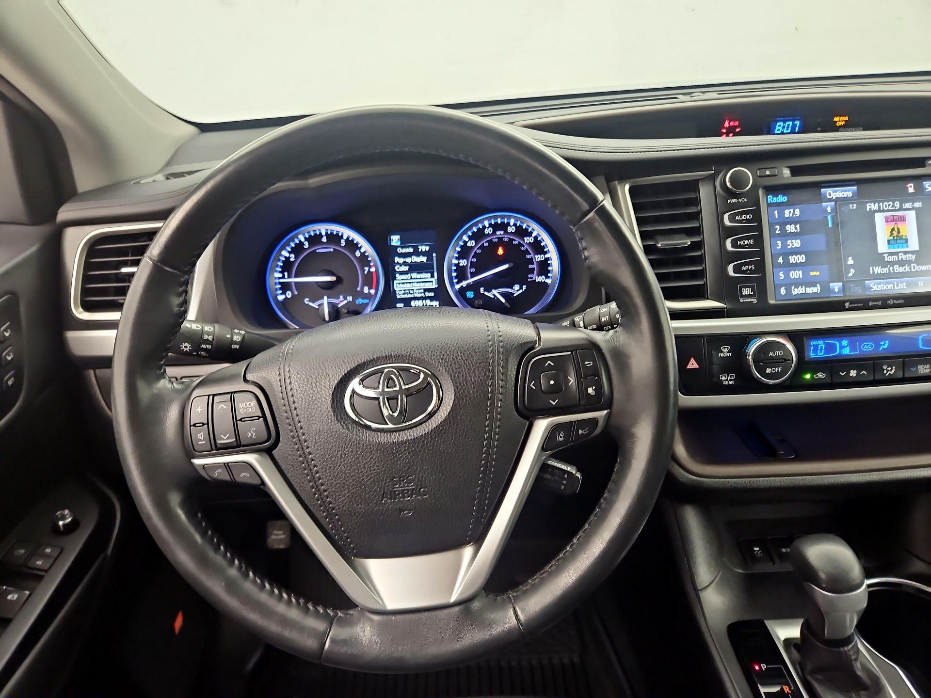 Thumbnail: 2019 Toyota Highlander - 10