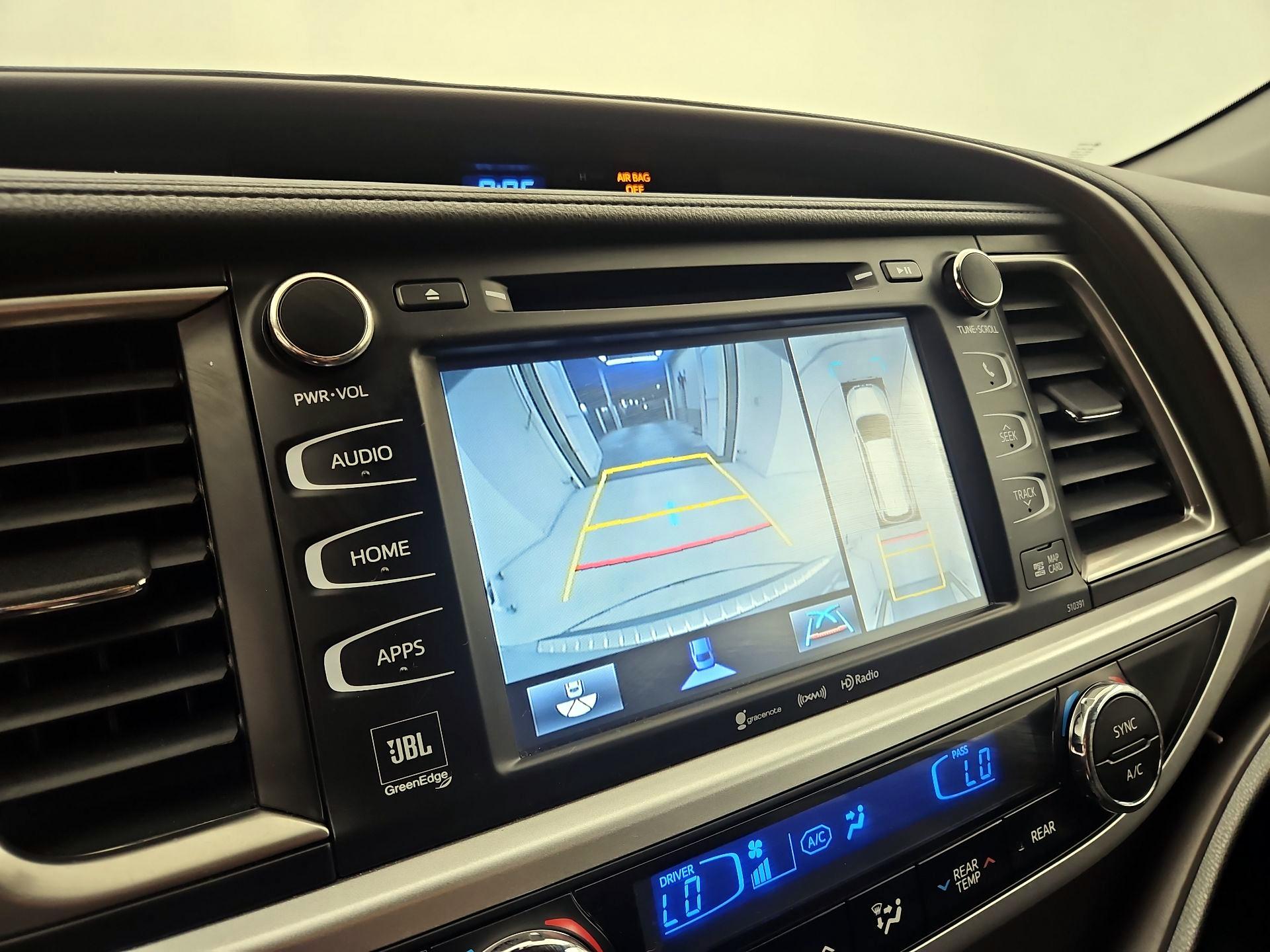 Thumbnail: 2019 Toyota Highlander - 14