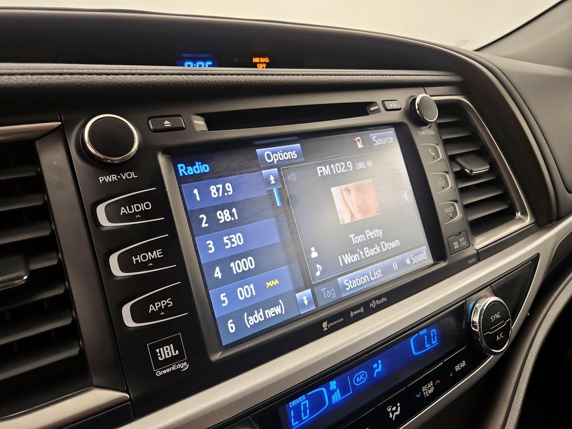 Thumbnail: 2019 Toyota Highlander - 15